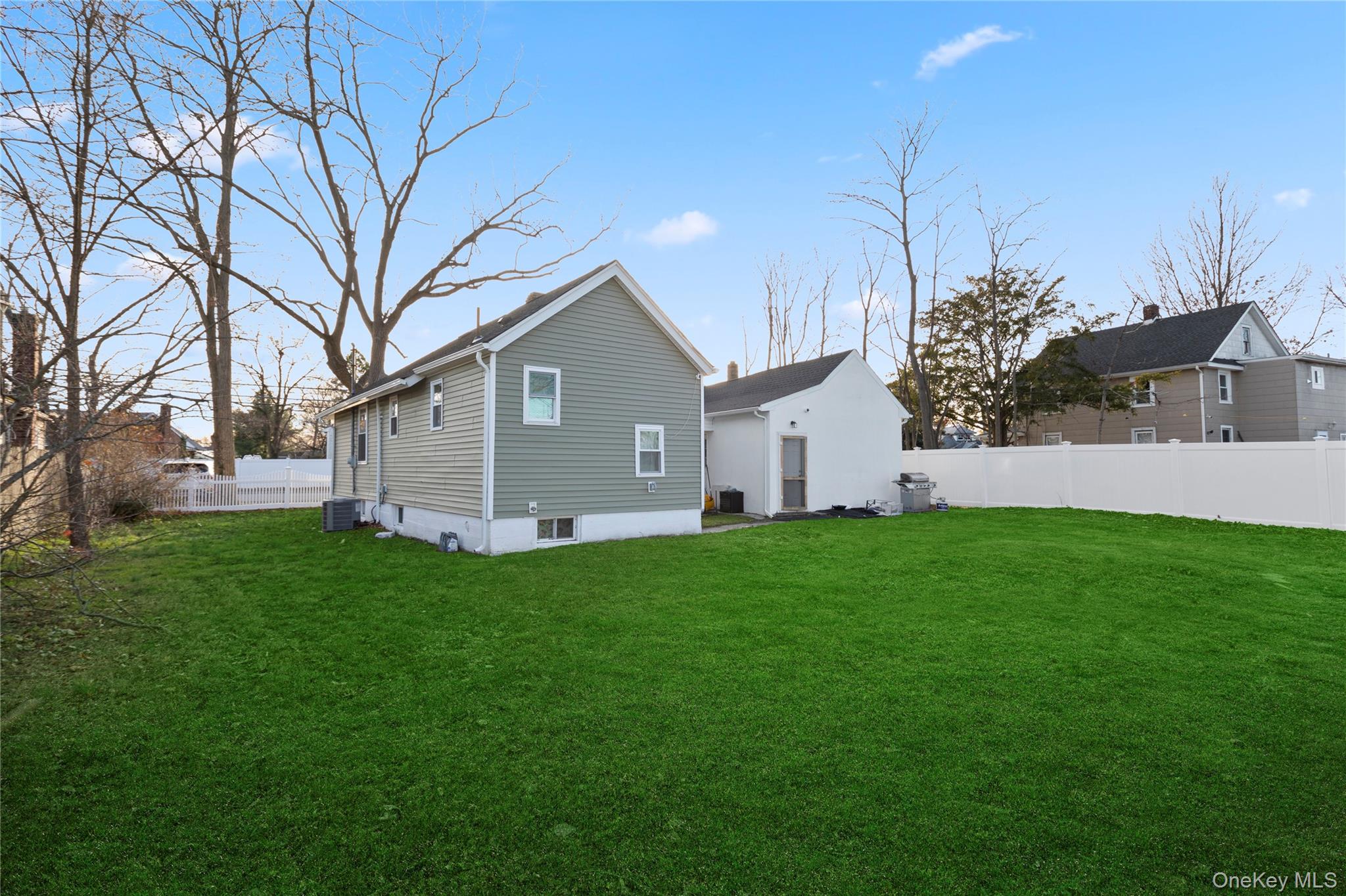 #18 photo, 305 4th Avenue, מחוז סאפוק Bay Shore , NY 11706