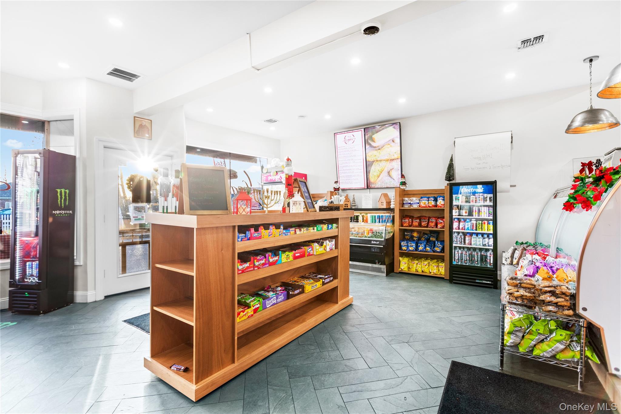 #3 photo, 305 4th Avenue, מחוז סאפוק Bay Shore , NY 11706