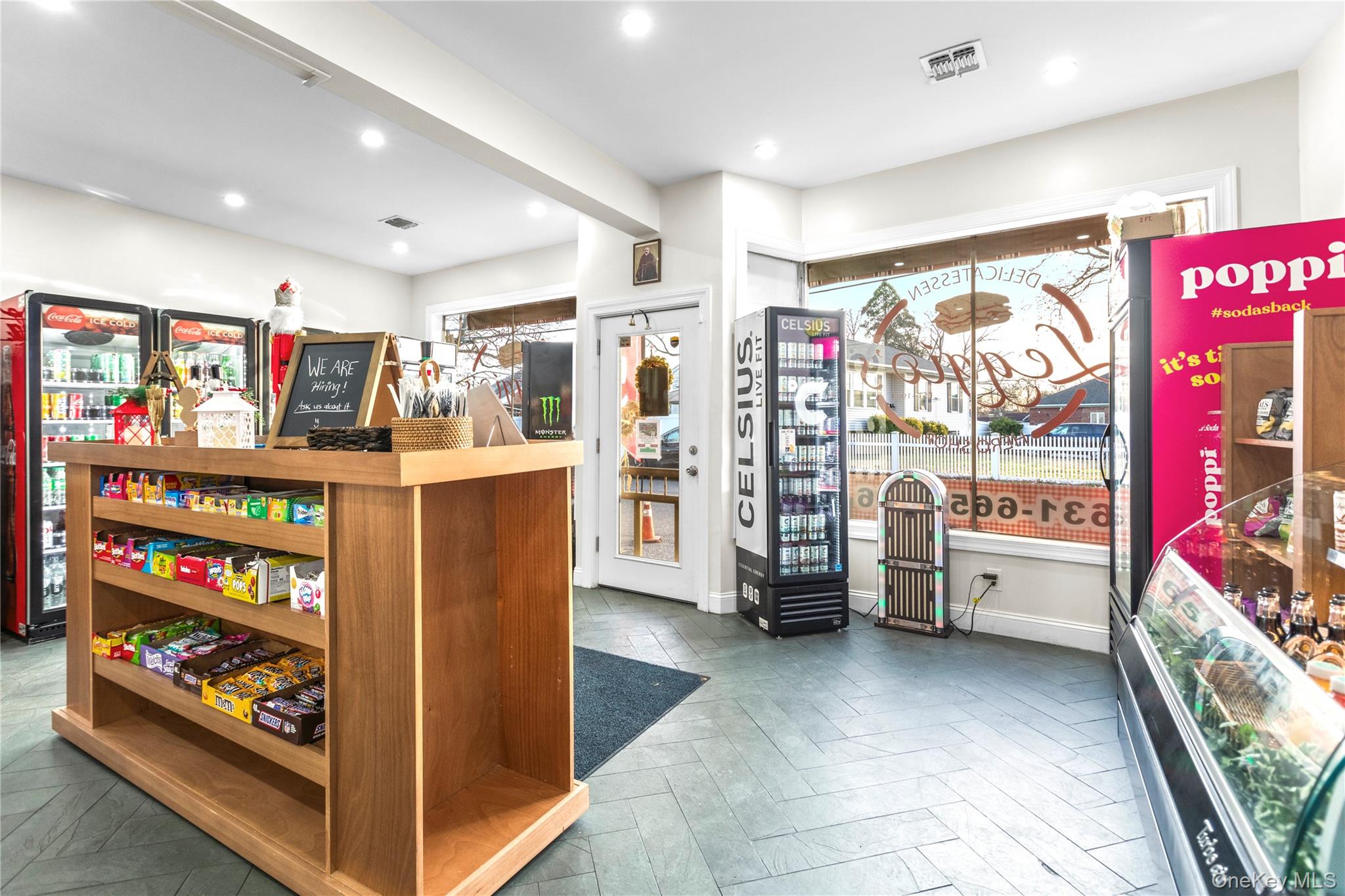 #4 photo, 305 4th Avenue, מחוז סאפוק Bay Shore , NY 11706