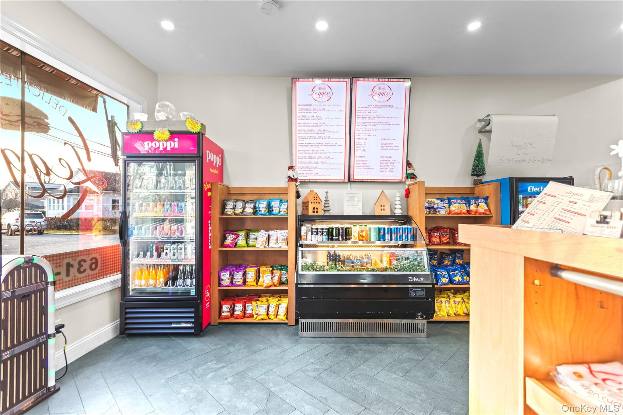 #6 photo, 305 4th Avenue, מחוז סאפוק Bay Shore , NY 11706