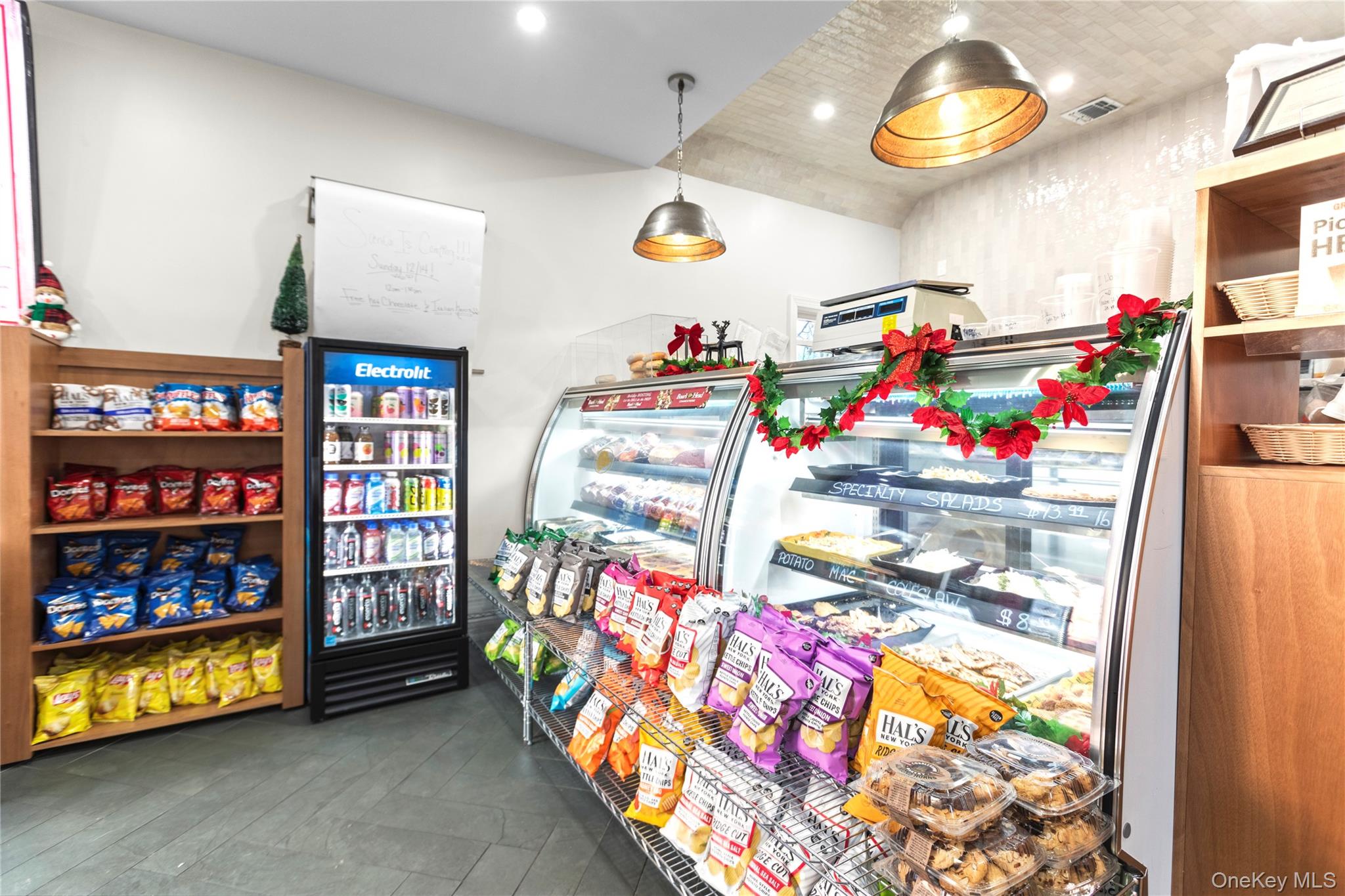 #7 photo, 305 4th Avenue, מחוז סאפוק Bay Shore , NY 11706