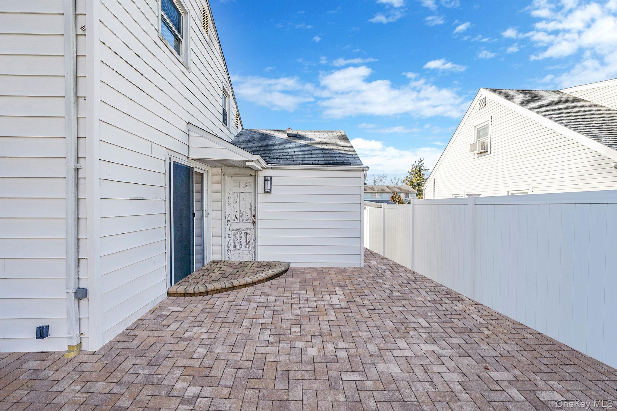 #13 photo, 8 Sherwood Road, Glen Cove , NY 11542