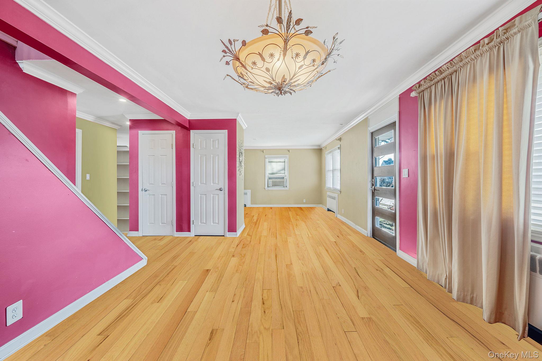 #2 photo, 8 Sherwood Road, מחוז נסאו Glen Cove , NY 11542