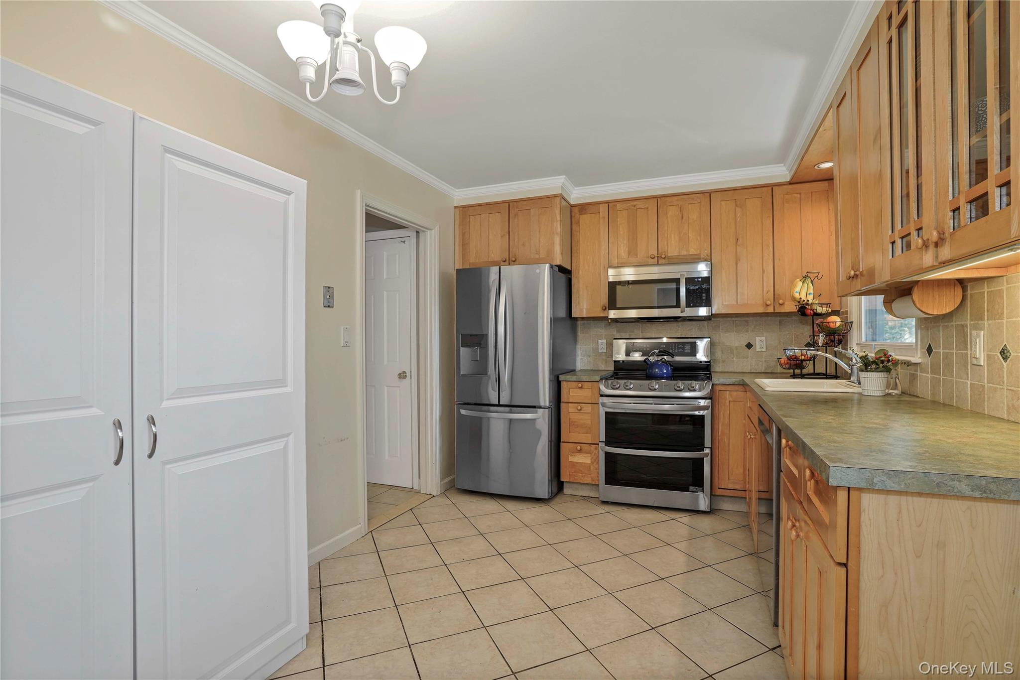 #9 photo, 469 Rosedale Avenue, White Plains , NY 10605