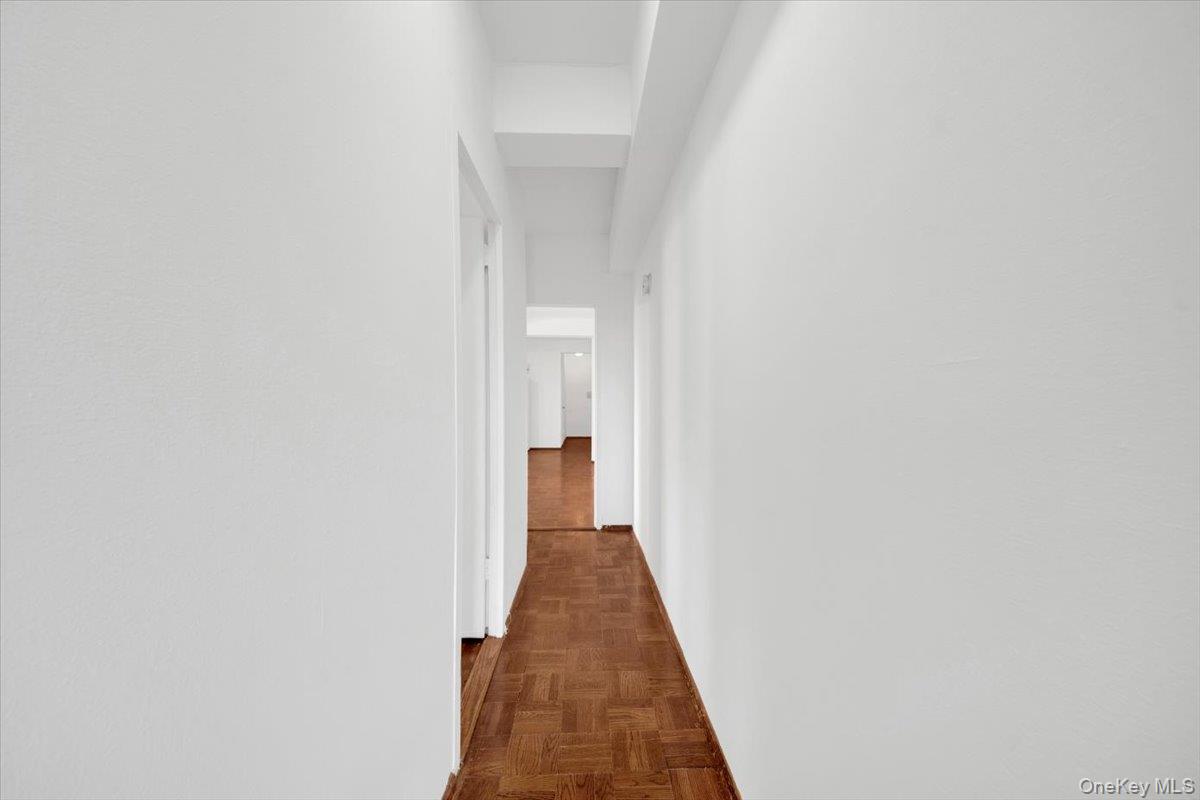 #16 photo, 99 Metropolitan Oval, הברונקס Bronx , NY 10462