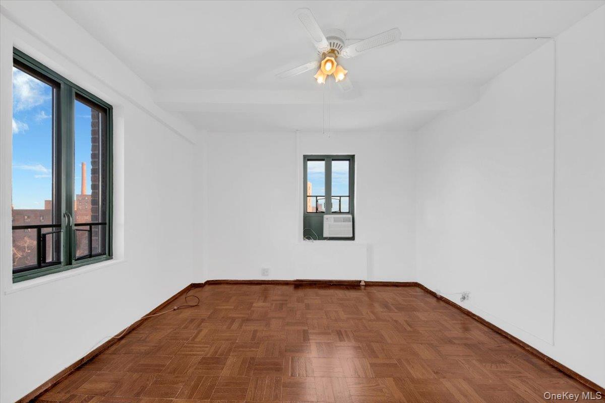 #17 photo, 99 Metropolitan Oval, הברונקס Bronx , NY 10462