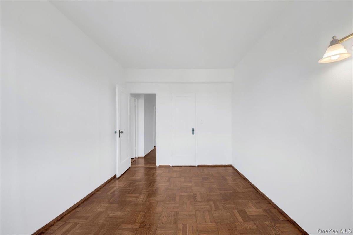 #19 photo, 99 Metropolitan Oval, הברונקס Bronx , NY 10462