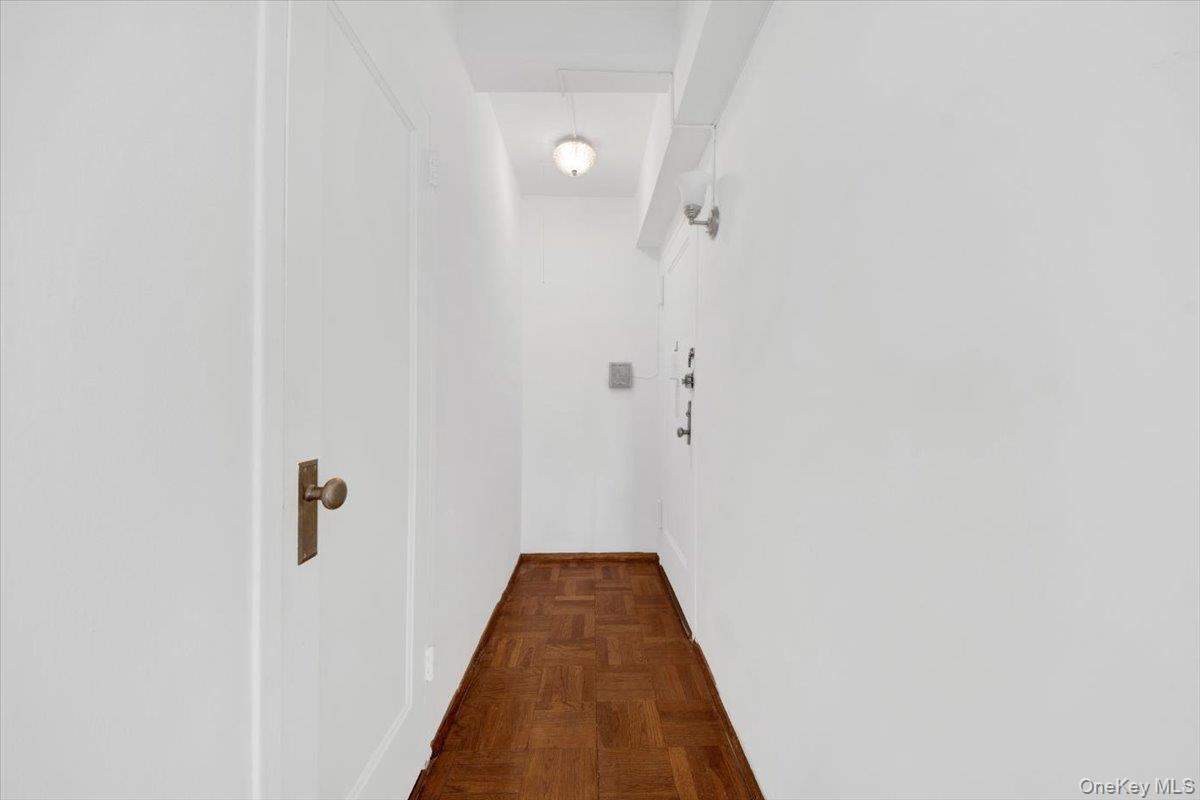 #5 photo, 99 Metropolitan Oval, הברונקס Bronx , NY 10462