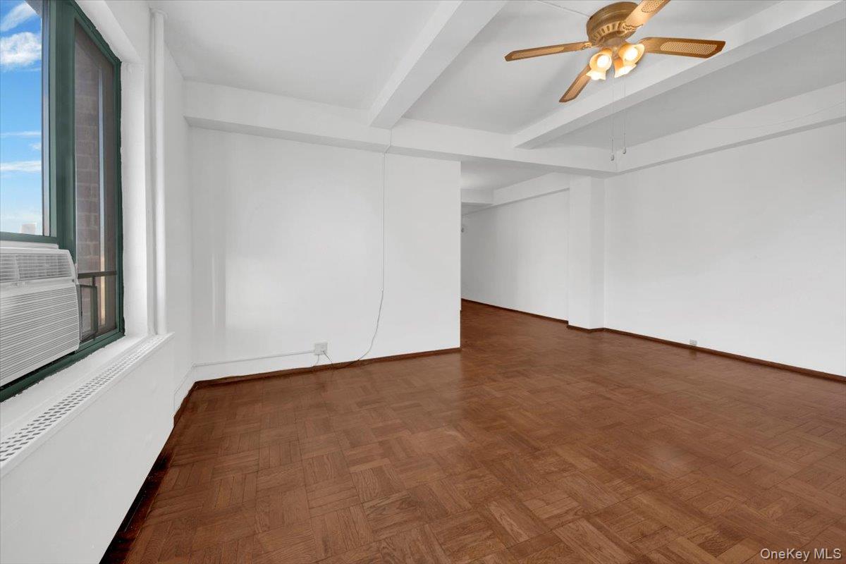 #8 photo, 99 Metropolitan Oval, הברונקס Bronx , NY 10462