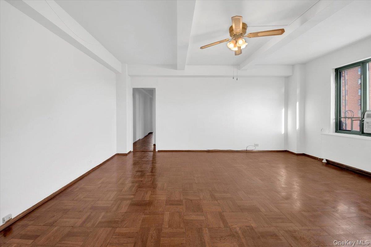 #9 photo, 99 Metropolitan Oval, הברונקס Bronx , NY 10462