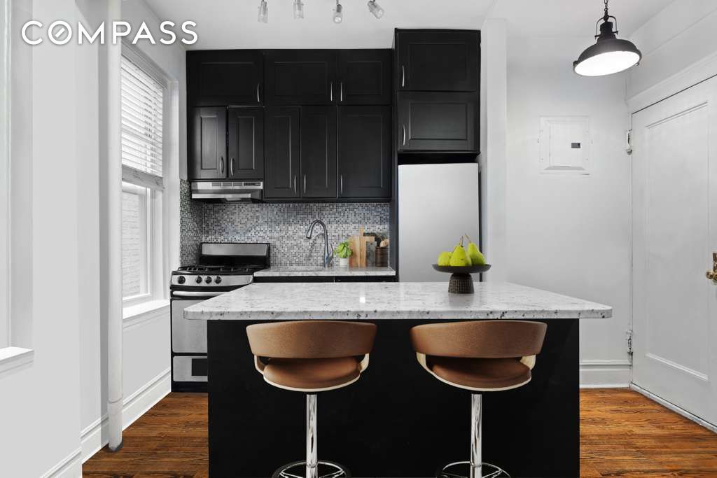 #3 photo, 223 E 50th Street, Midtown East , NY 10022