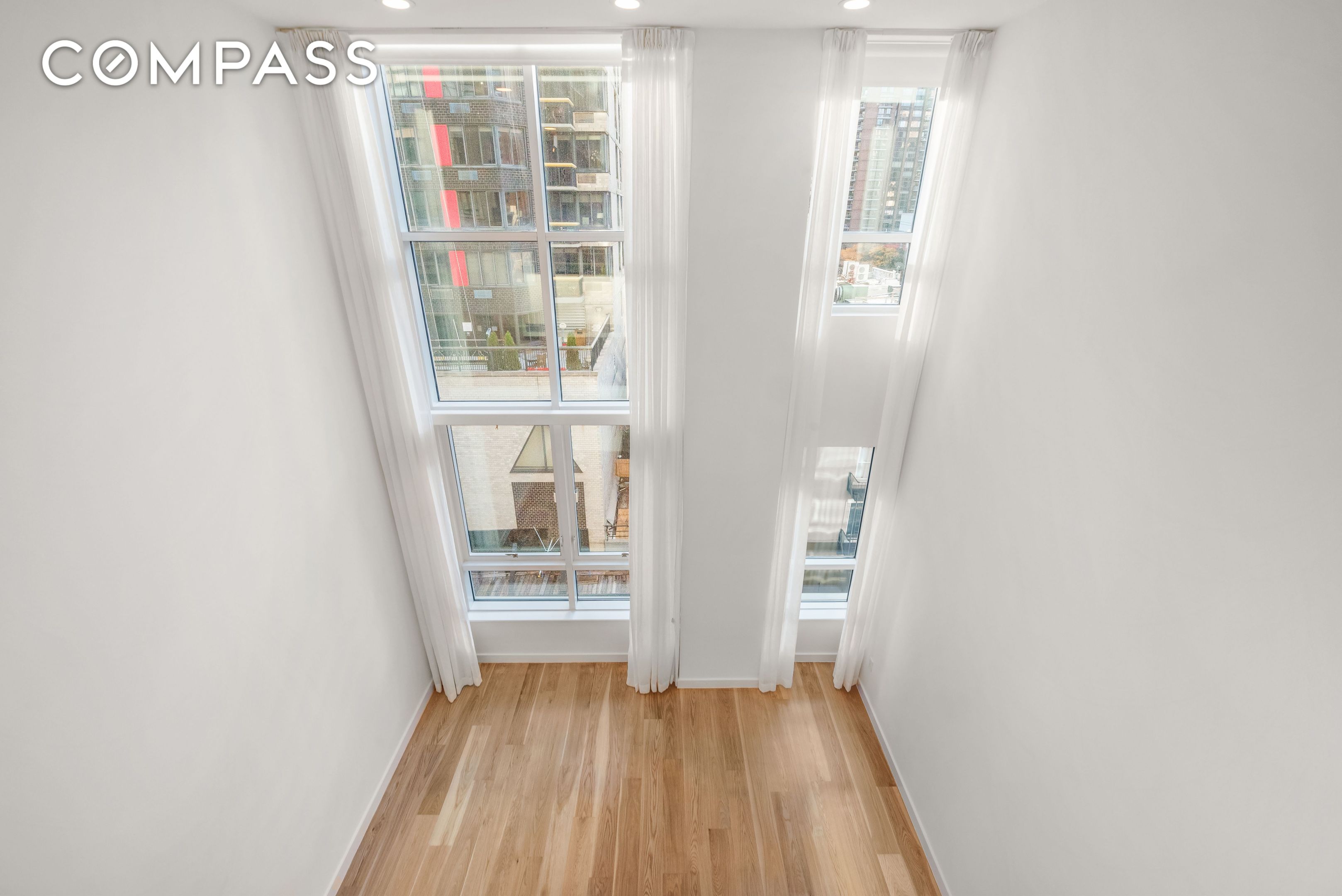 #5 photo, 301 E 61st Street, Lenox Hill , NY 10065