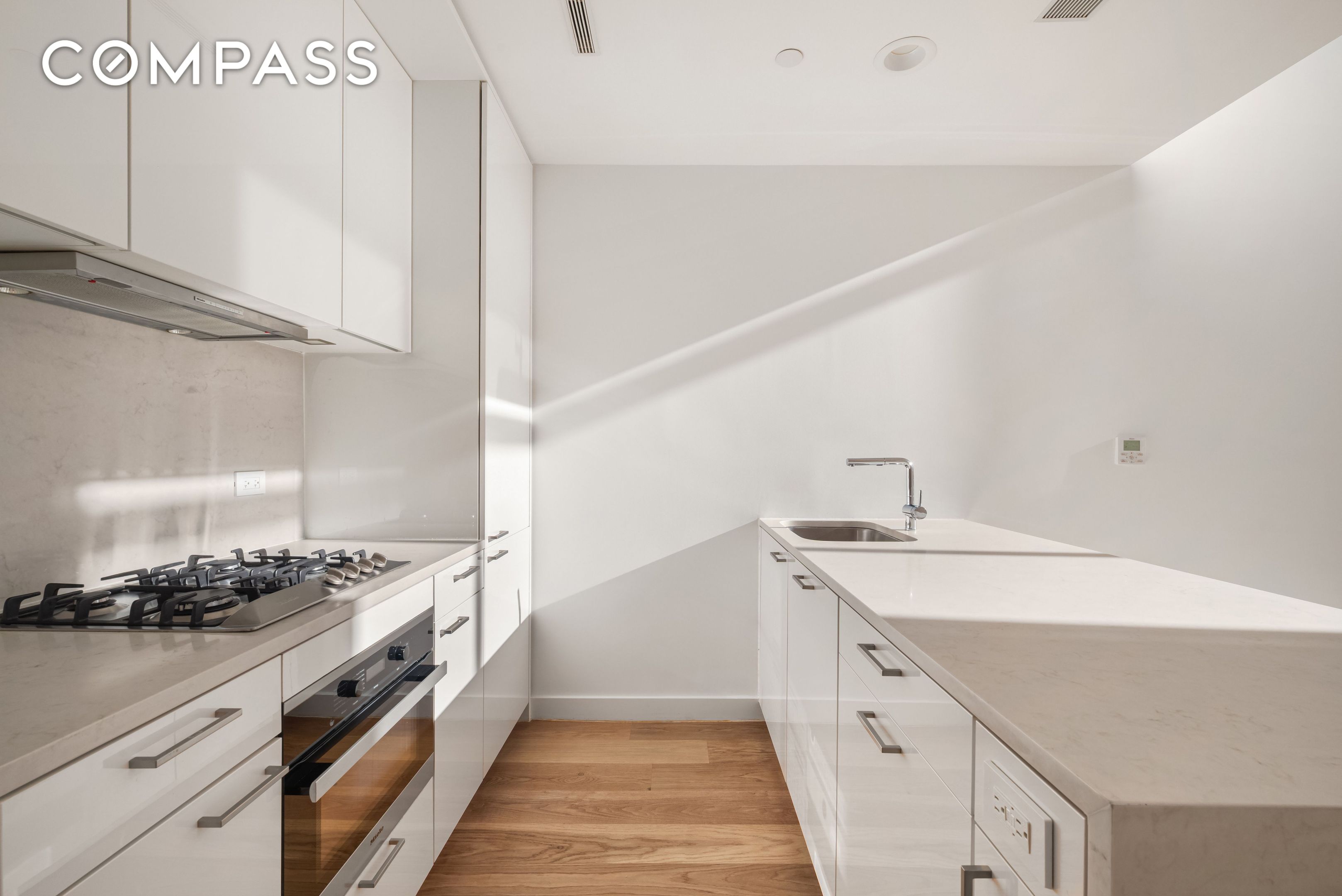 #8 photo, 301 E 61st Street, Lenox Hill , NY 10065