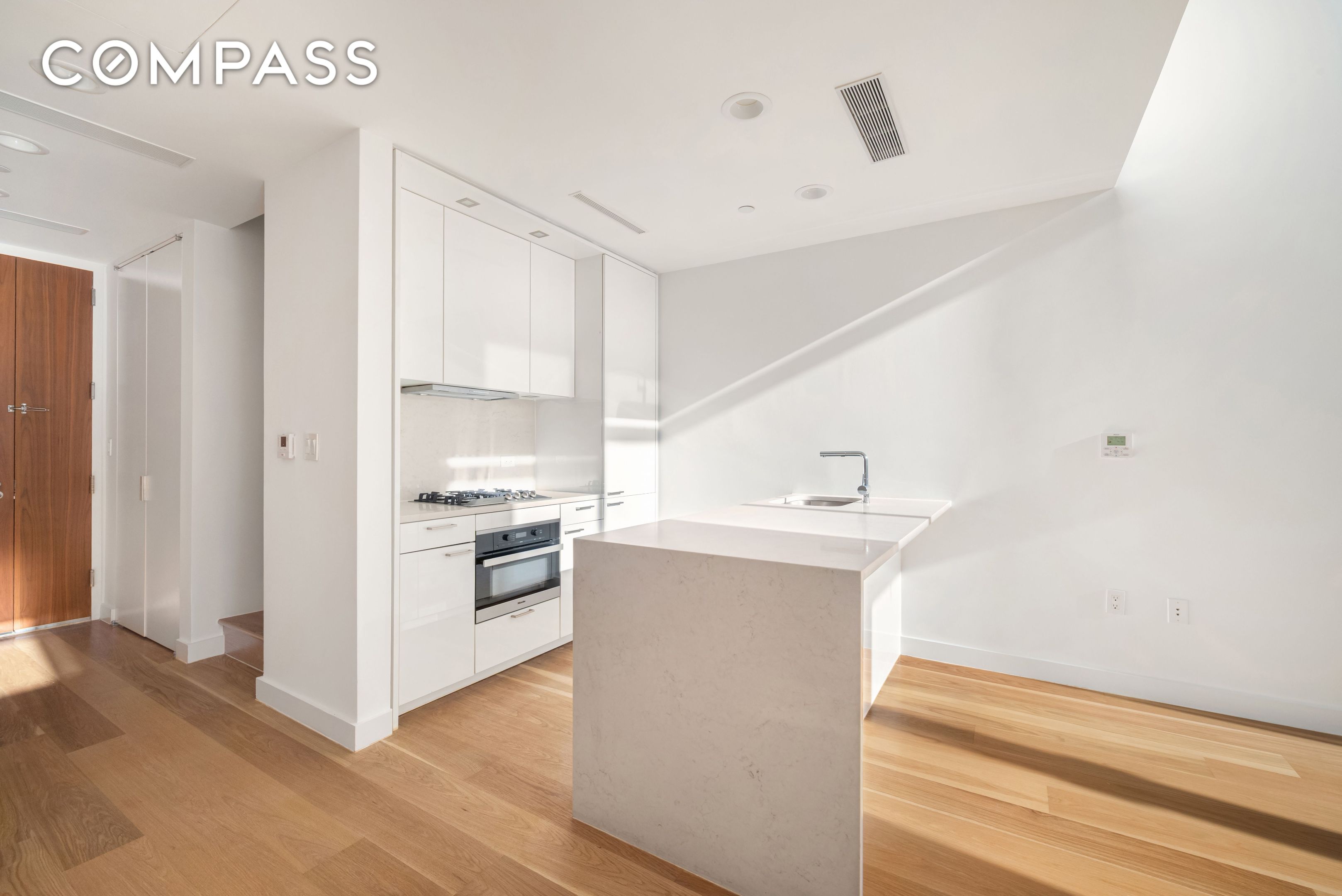 #9 photo, 301 E 61st Street, Lenox Hill , NY 10065