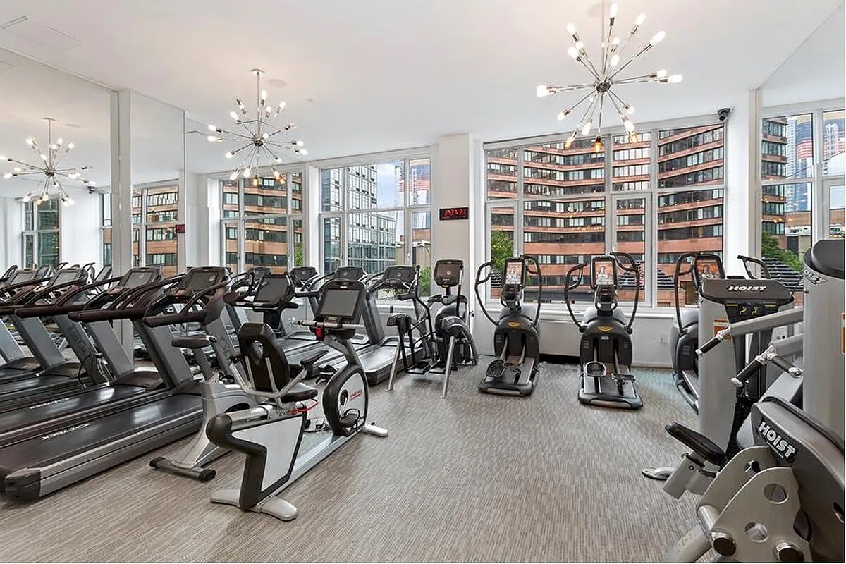 #13 photo, 635 W 42ND Street, Hell's Kitchen , NY 10036