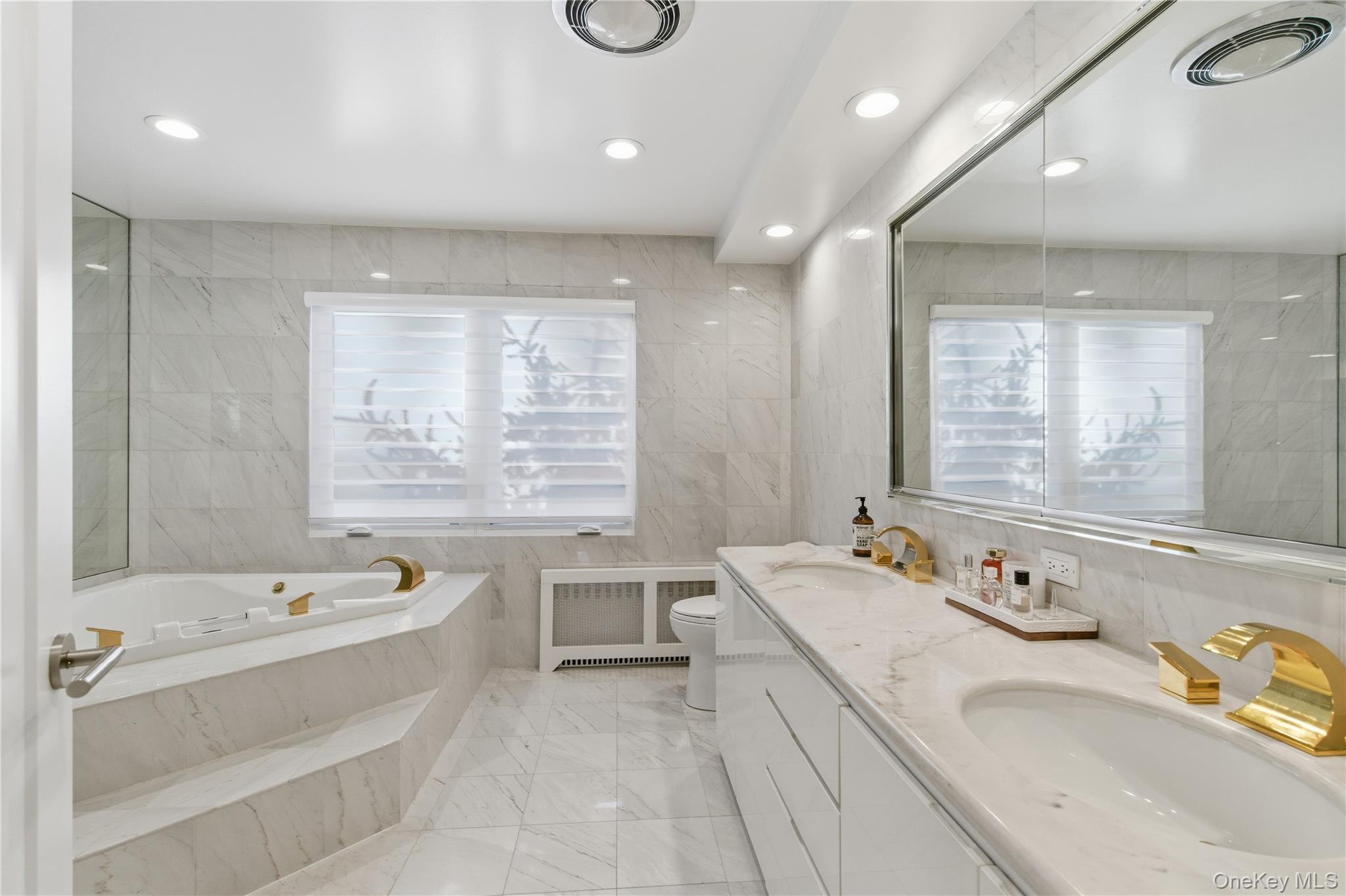 #18 photo, 108 Bacon Road, नासाउ काउंटी Old Westbury , NY 11568