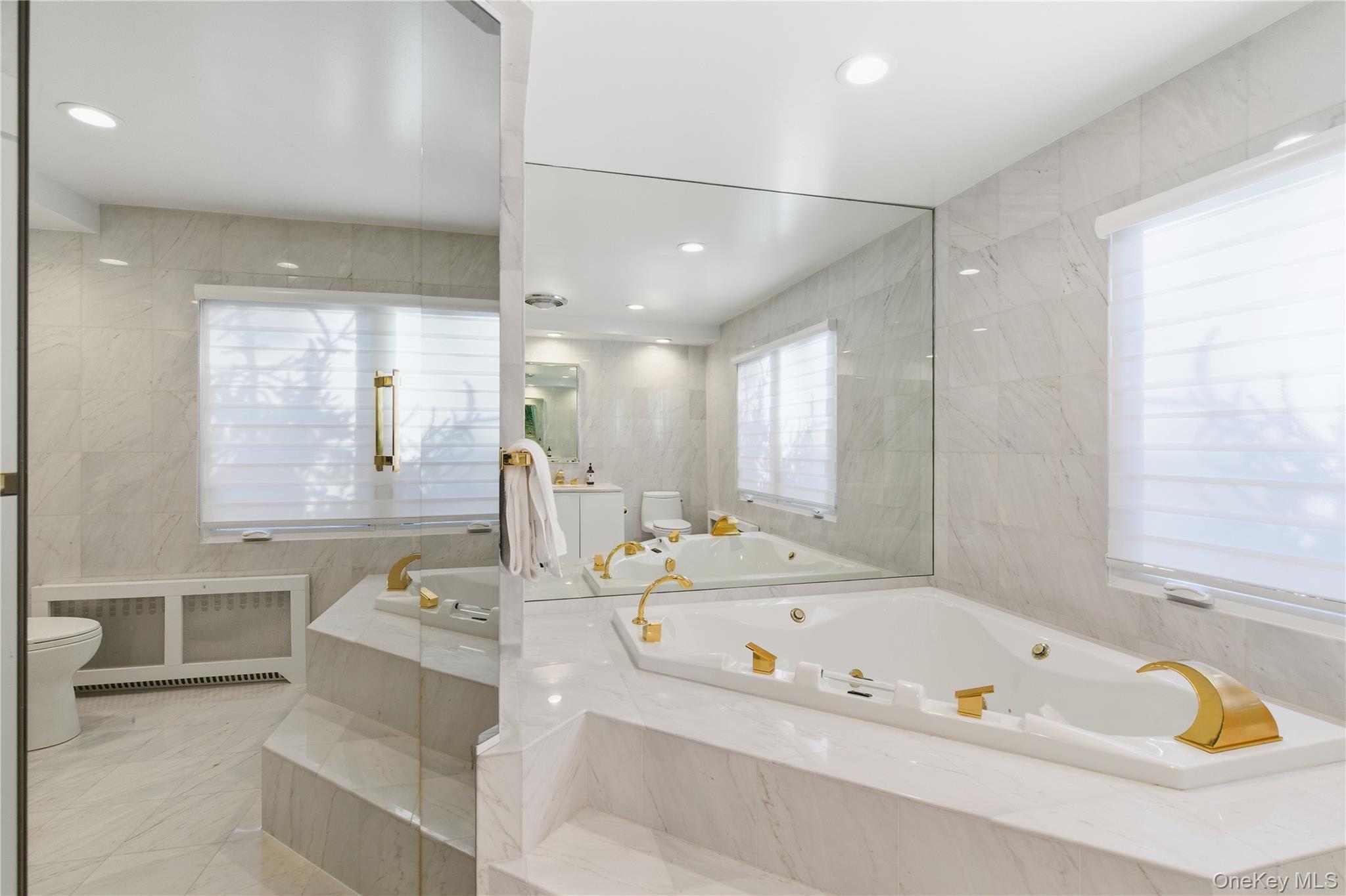 #19 photo, 108 Bacon Road, नासाउ काउंटी Old Westbury , NY 11568