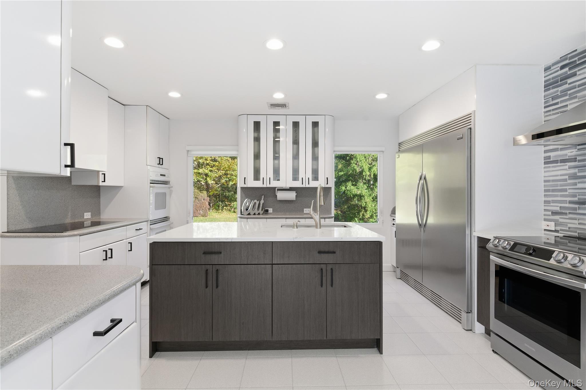 #6 photo, 108 Bacon Road, नासाउ काउंटी Old Westbury , NY 11568