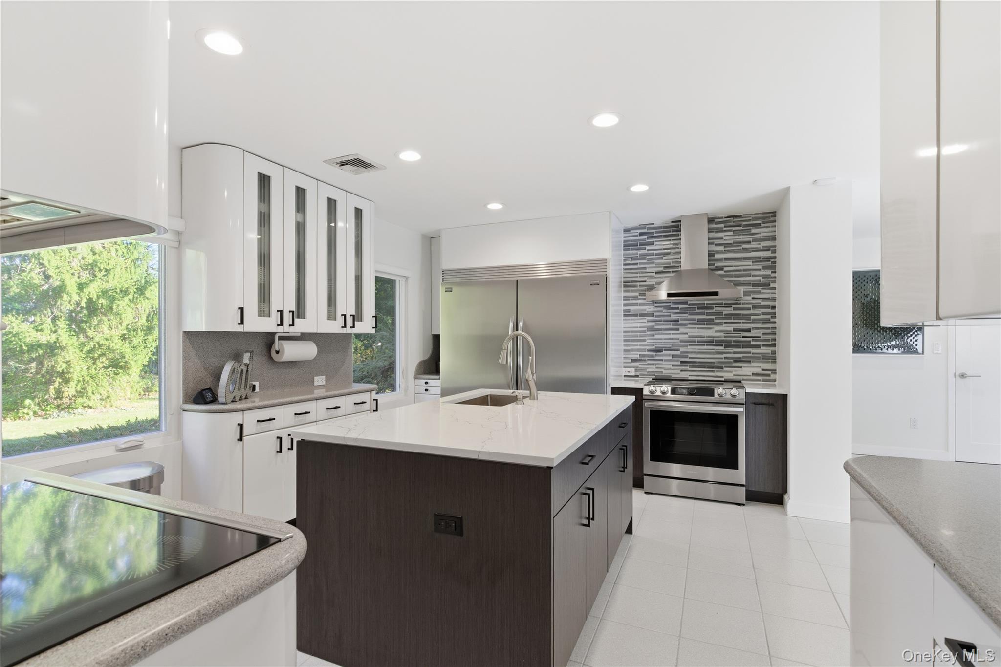 #7 photo, 108 Bacon Road, नासाउ काउंटी Old Westbury , NY 11568