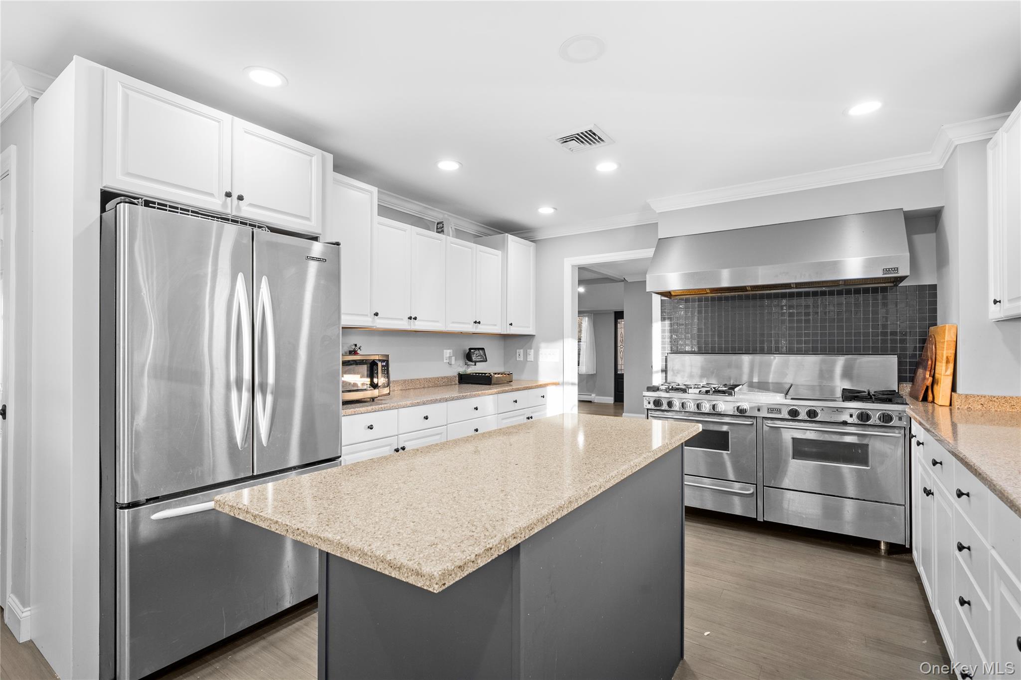 #18 photo, 32 Greenport Avenue, Medford , NY 11763