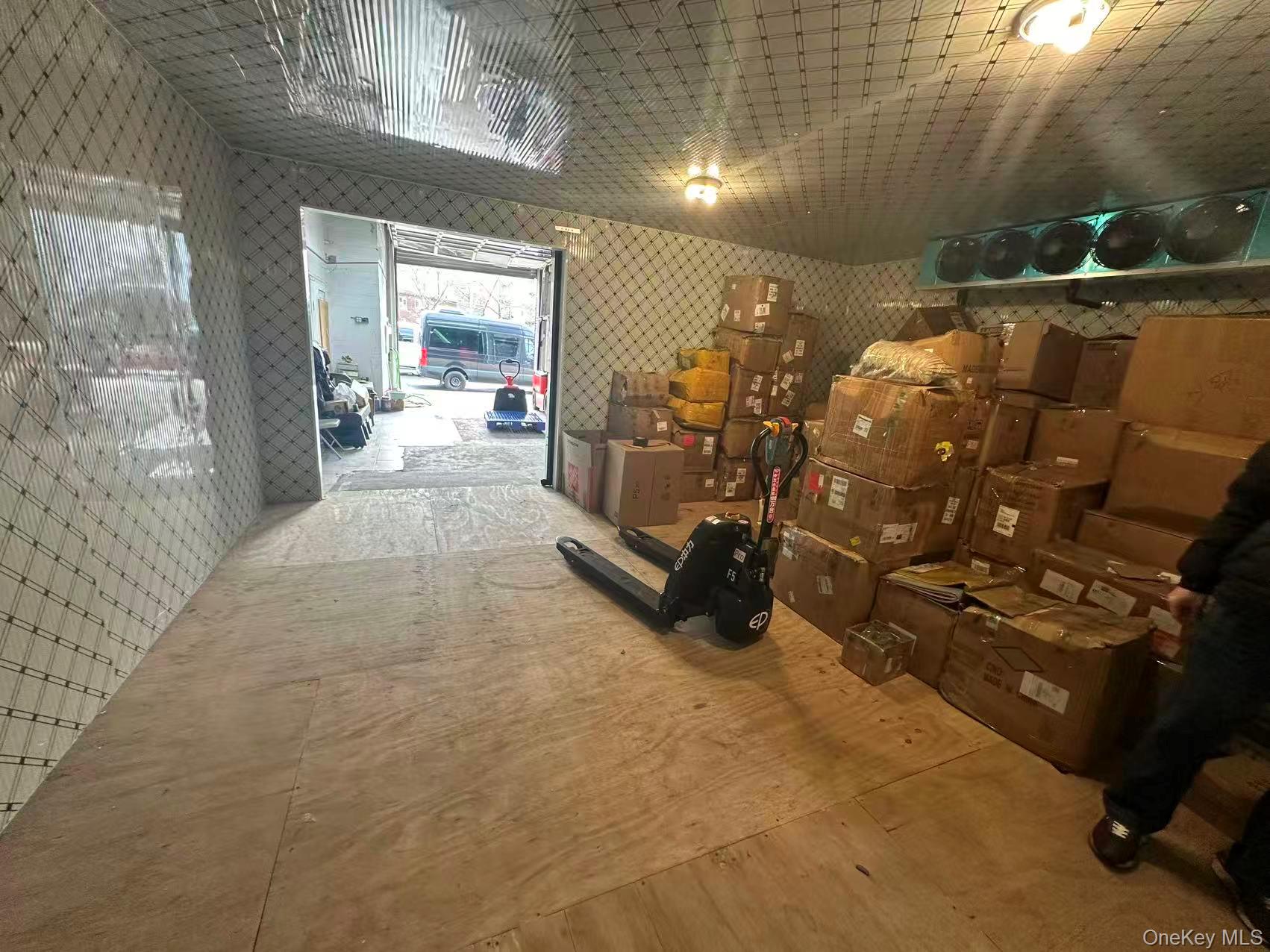 #4 photo, 3825 Greenpoint Avenue, Long Island City , NY 11101