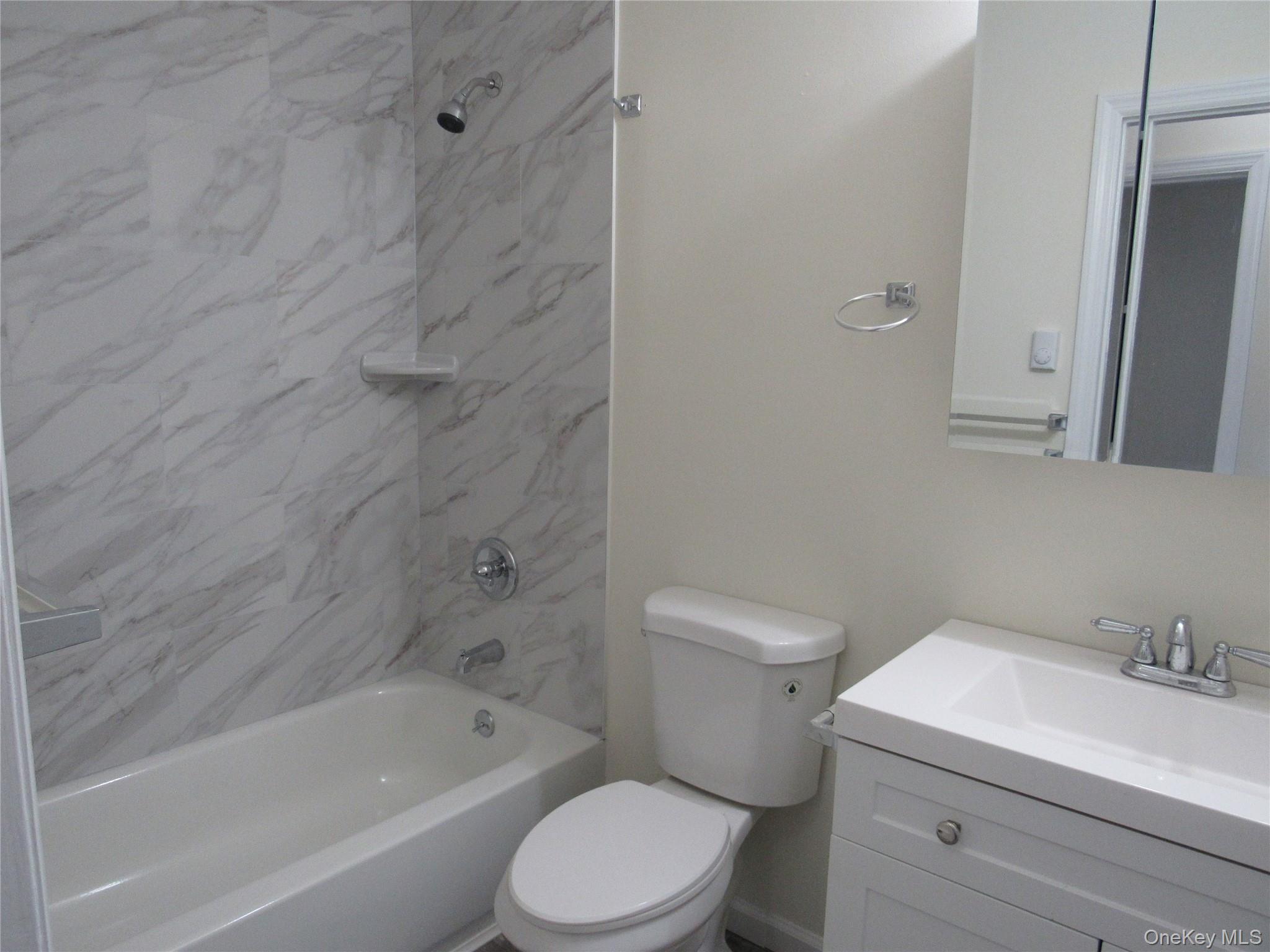 #13 photo, 4 Park Lane, 롱 아일랜드 Middle Island , NY 11953