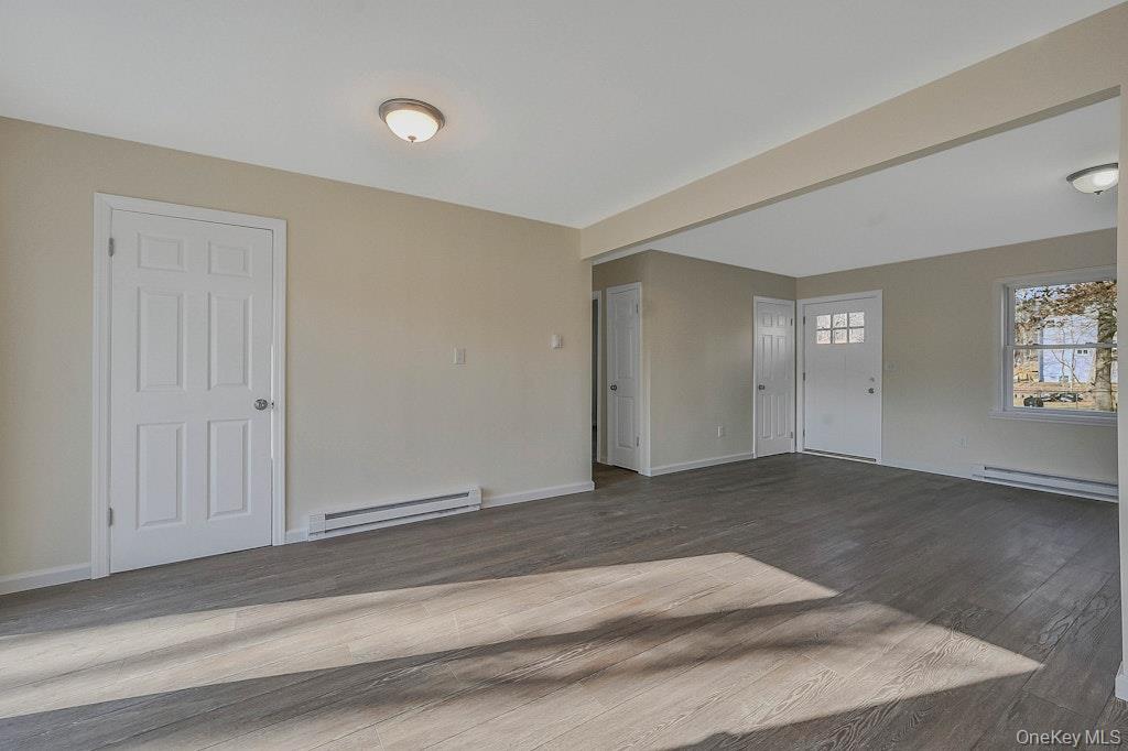 #17 photo, 4 Park Lane, Middle Island , NY 11953