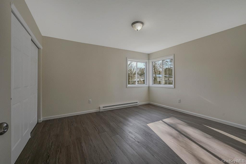 #19 photo, 4 Park Lane, Middle Island , NY 11953