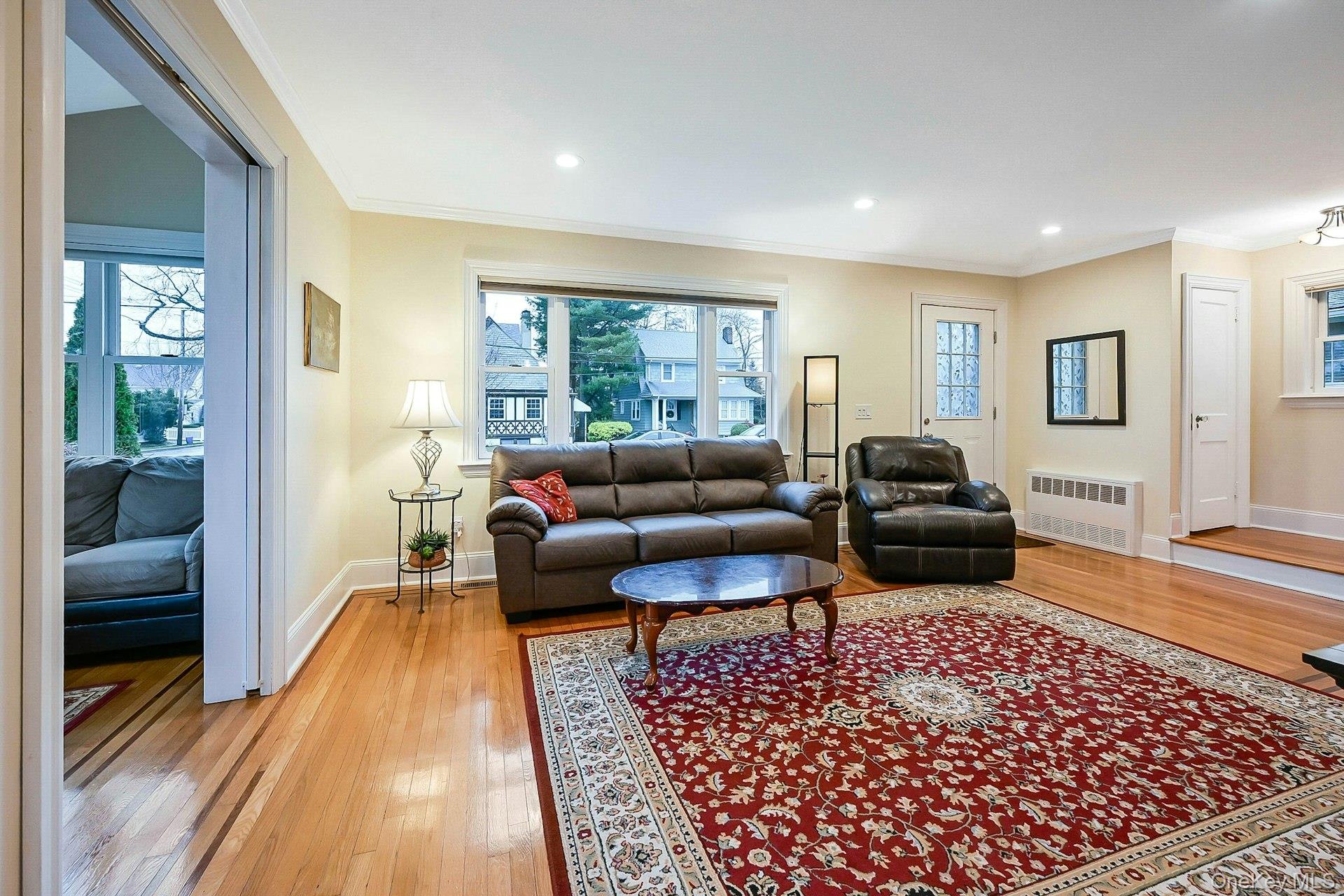 #9 photo, 100 Cedar Avenue, מחוז נסאו Rockville Centre , NY 11570