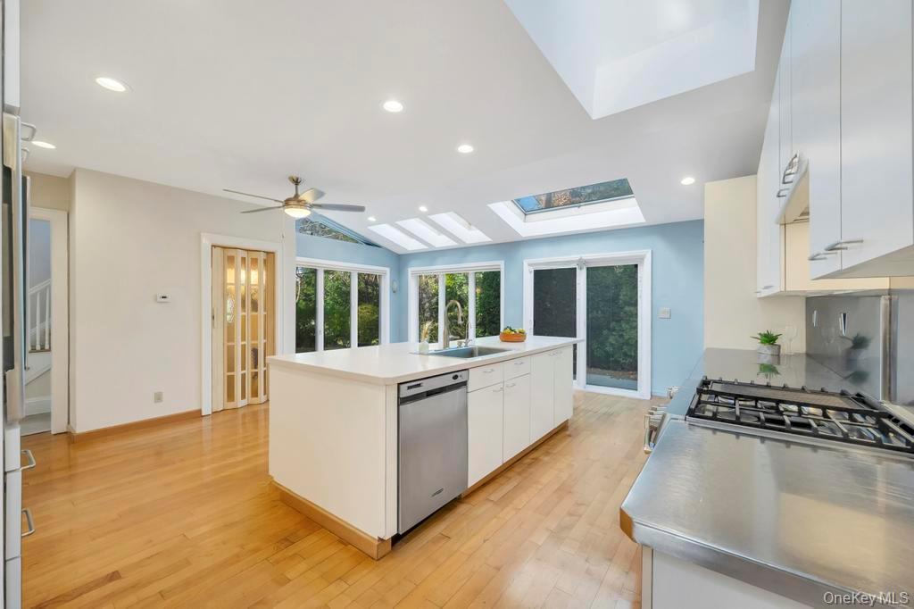 #15 photo, 9 Sycamore Drive, Great Neck , NY 11021