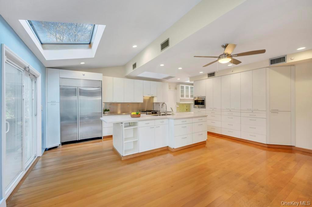 #17 photo, 9 Sycamore Drive, Great Neck , NY 11021