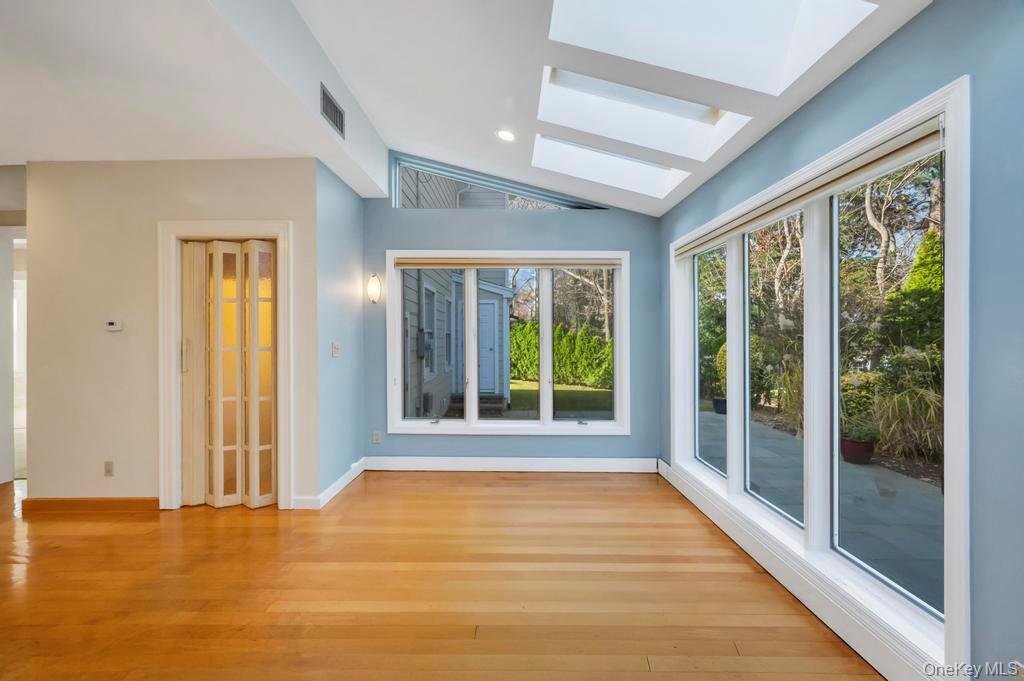 #19 photo, 9 Sycamore Drive, Great Neck , NY 11021