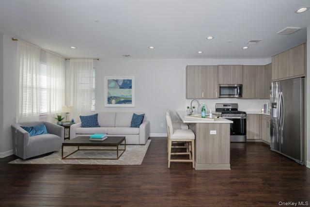 #4 photo, 139 Sutton Court, Mount Sinai , NY 11766