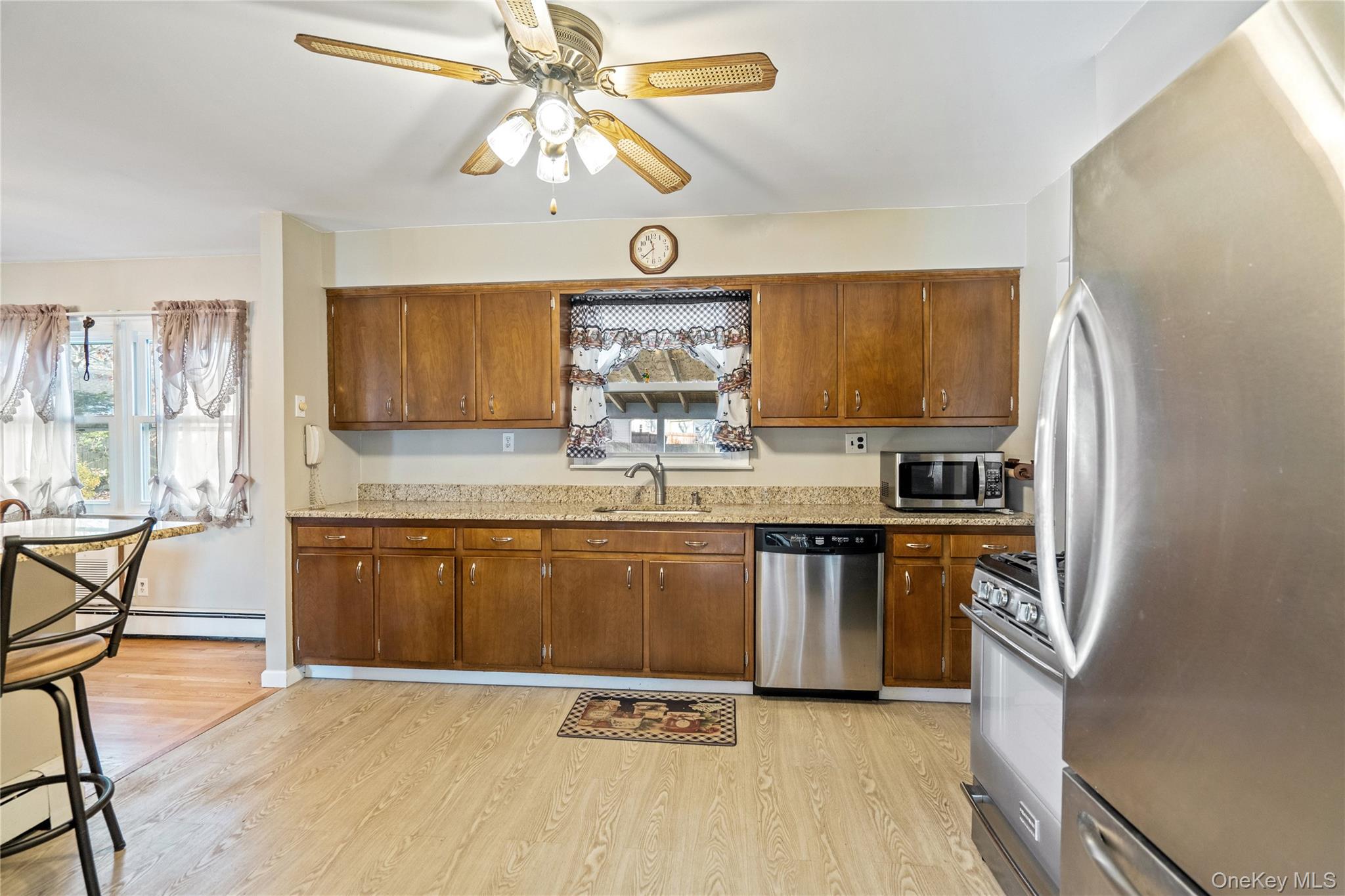 #14 photo, 211 Mooney Pond Road, 롱 아일랜드 Selden , NY 11784