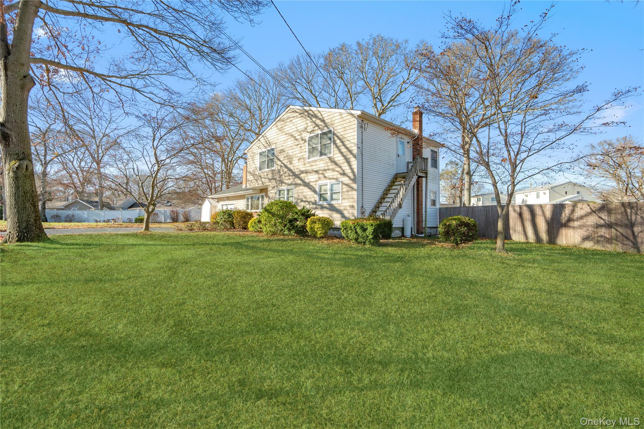 #3 photo, 211 Mooney Pond Road, 롱 아일랜드 Selden , NY 11784