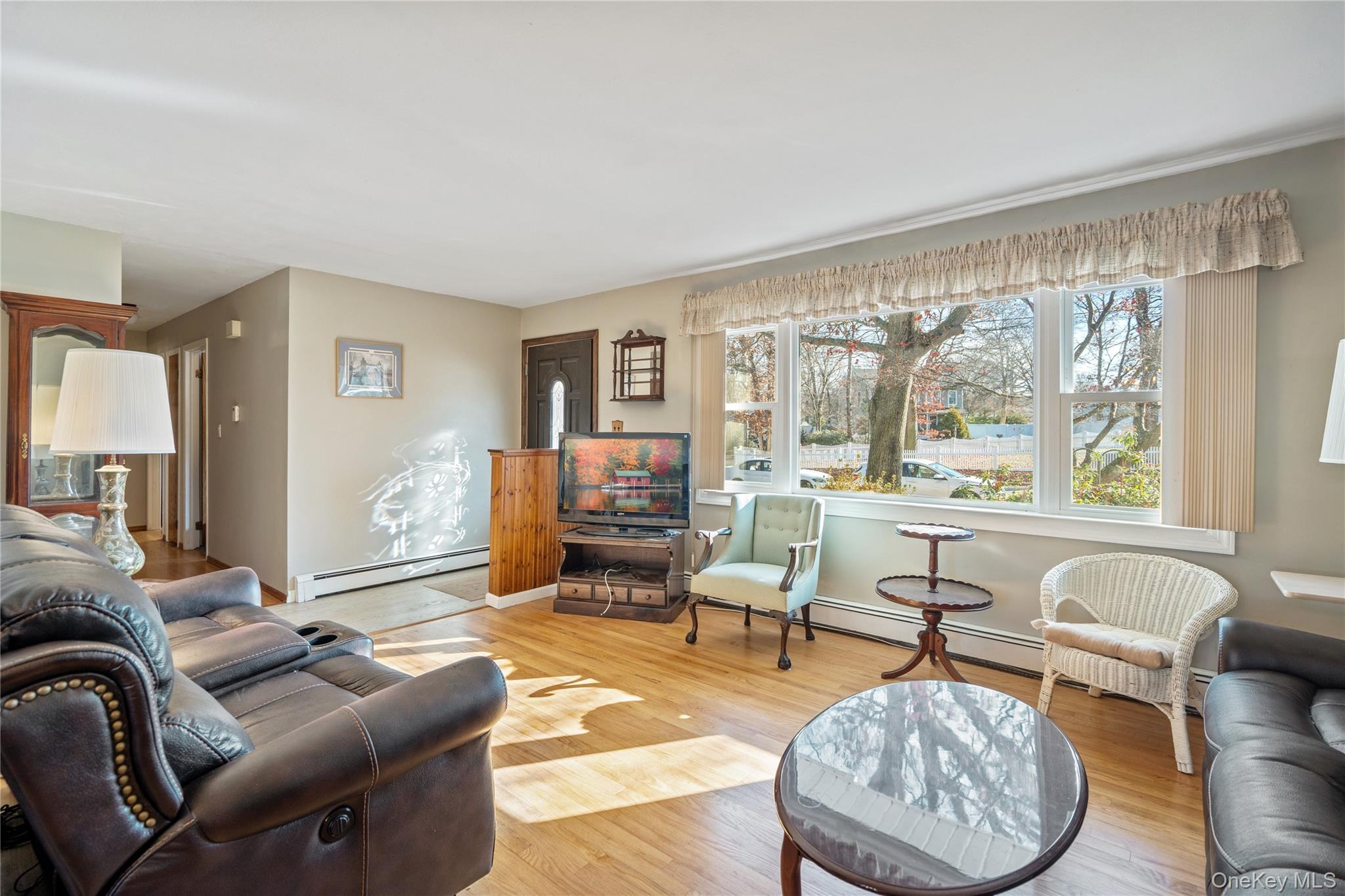 #8 photo, 211 Mooney Pond Road, 롱 아일랜드 Selden , NY 11784