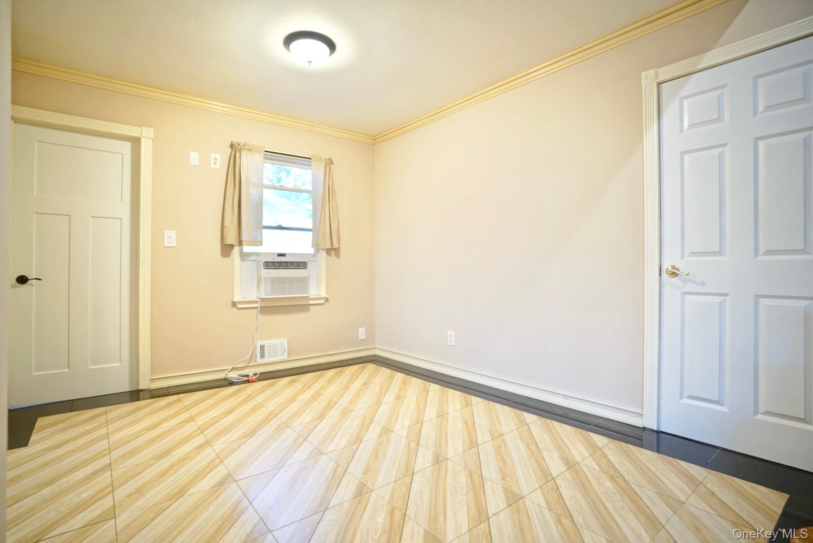 #11 photo, 34 Oakley Drive, Huntington , NY 11746