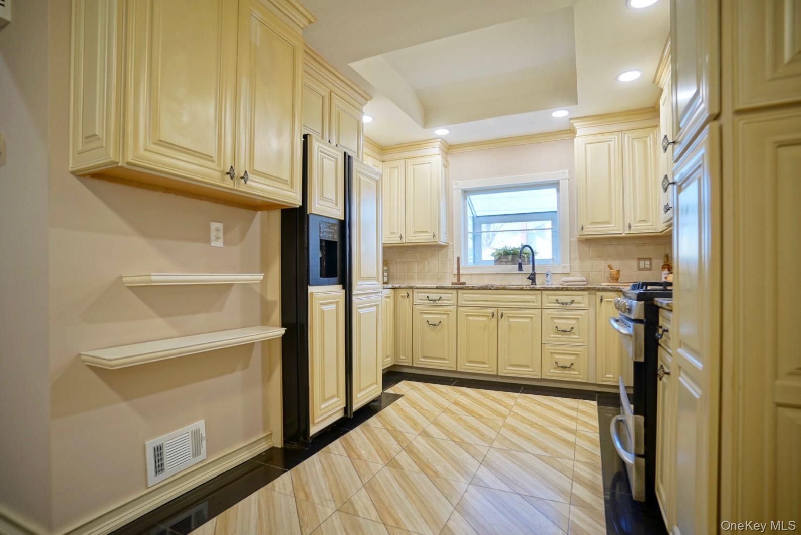 #12 photo, 34 Oakley Drive, Huntington , NY 11746