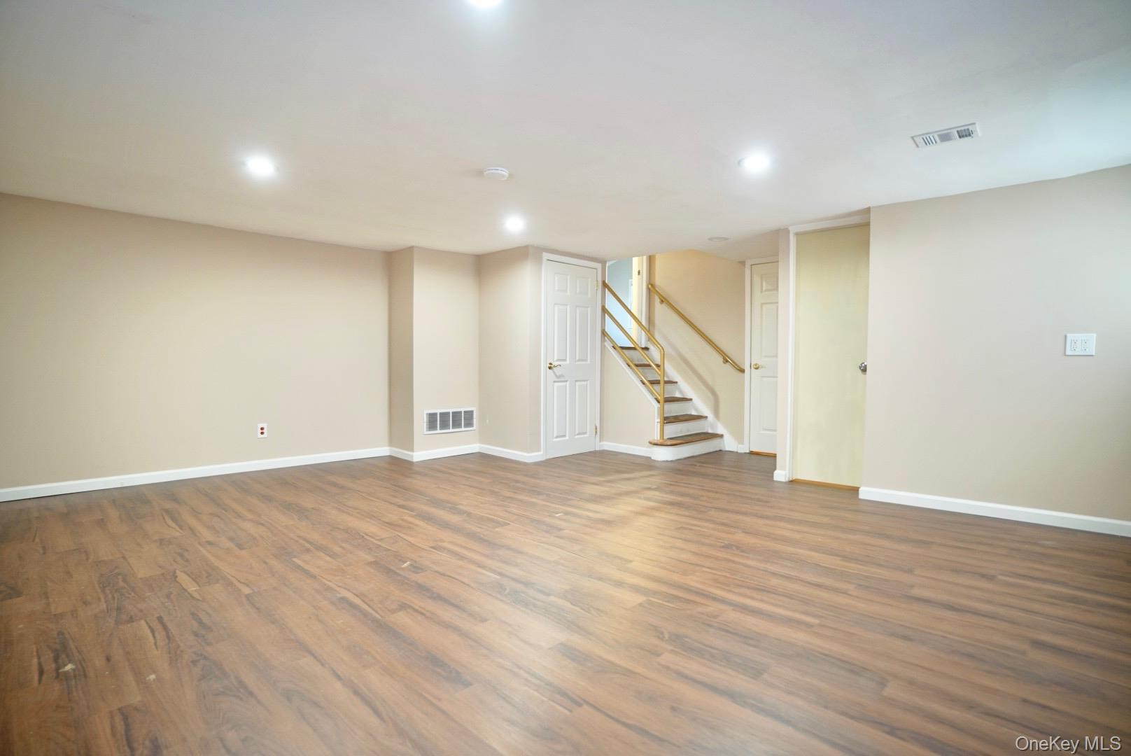 #19 photo, 34 Oakley Drive, Huntington , NY 11746