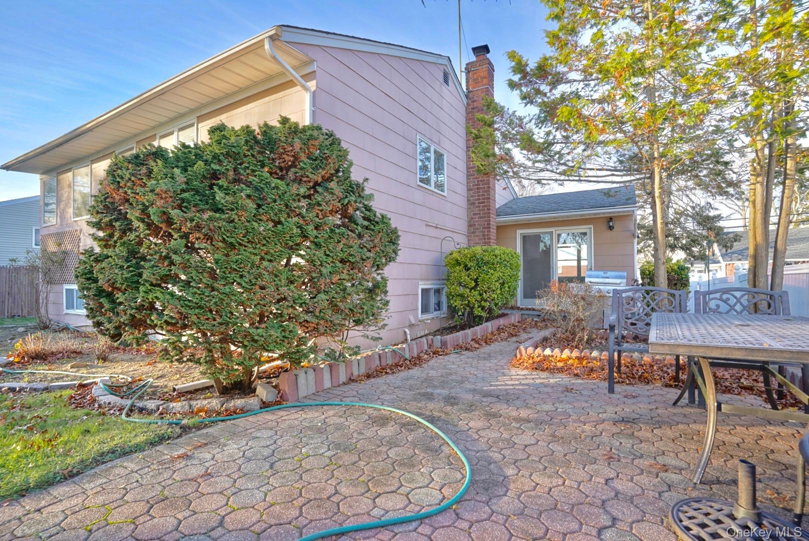 #4 photo, 34 Oakley Drive, Huntington , NY 11746