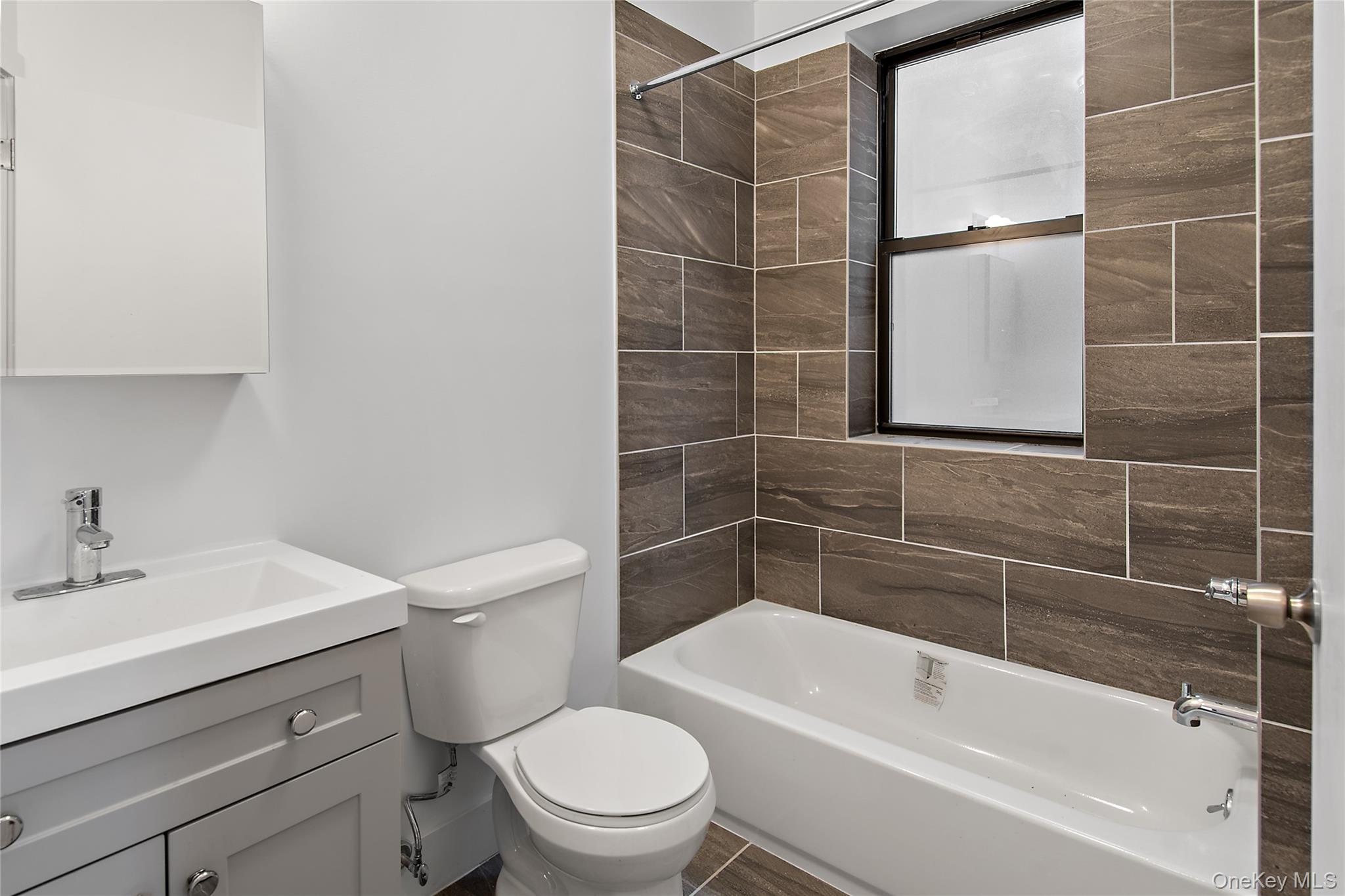 #20 photo, 1845 Andrews Avenue, הברונקס Bronx , NY 10453