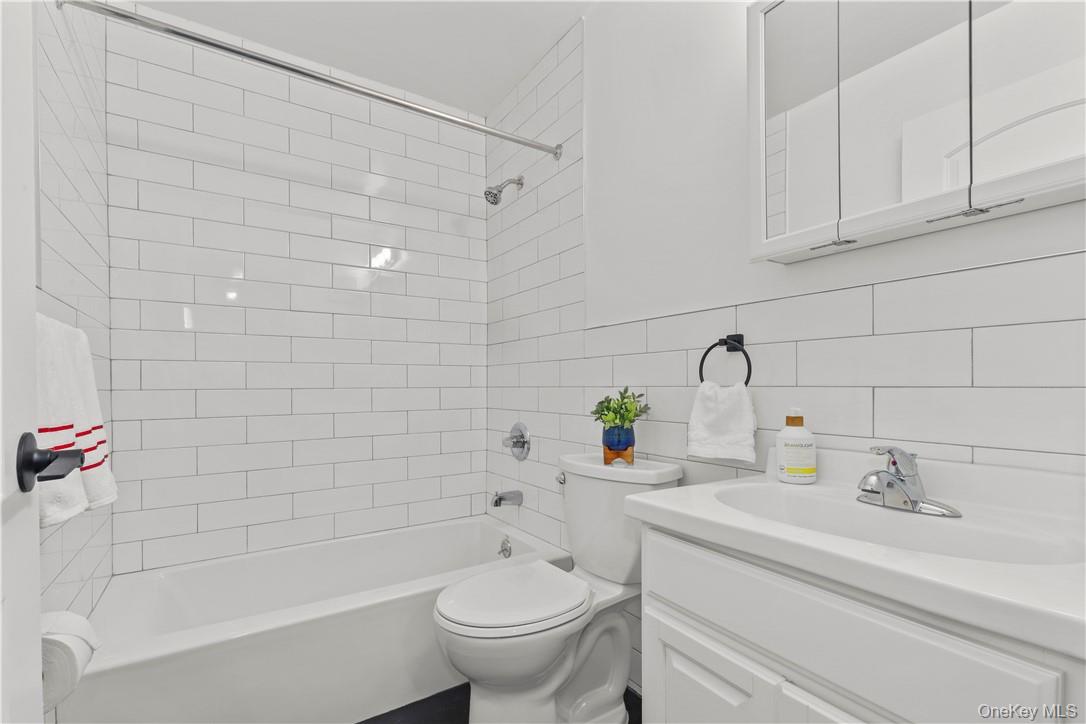 #4 photo, 305 Vista On The Lake, Carmel , NY 10512