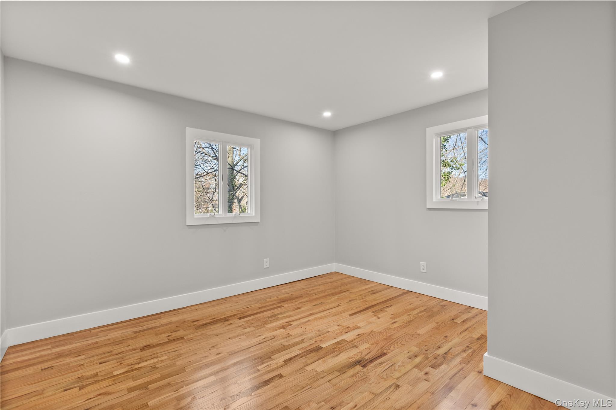 #11 photo, 142 Crooked Hill Road, Саффолк ‖ Huntington Station , NY 11743