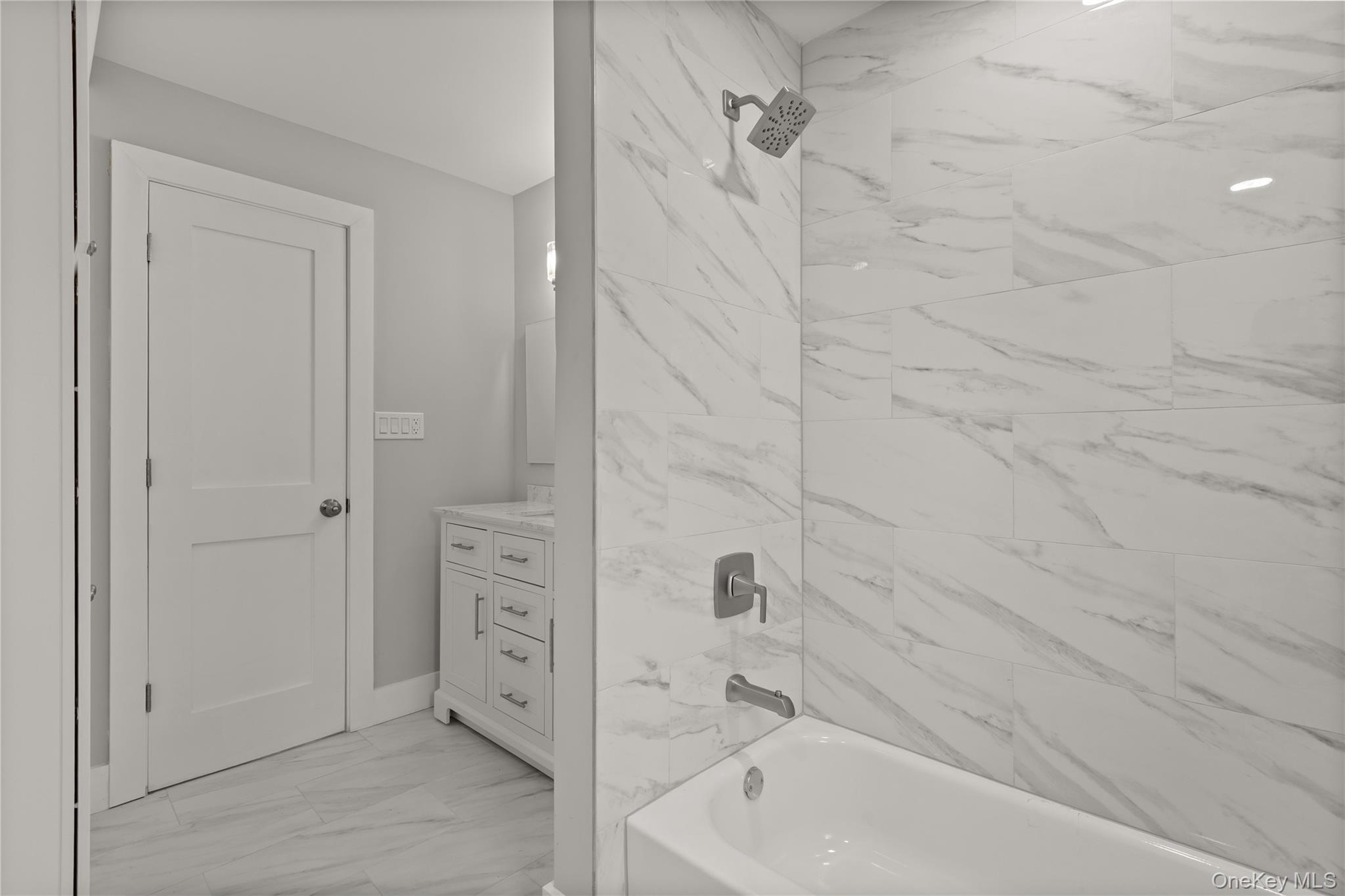 #14 photo, 142 Crooked Hill Road, Саффолк ‖ Huntington Station , NY 11743