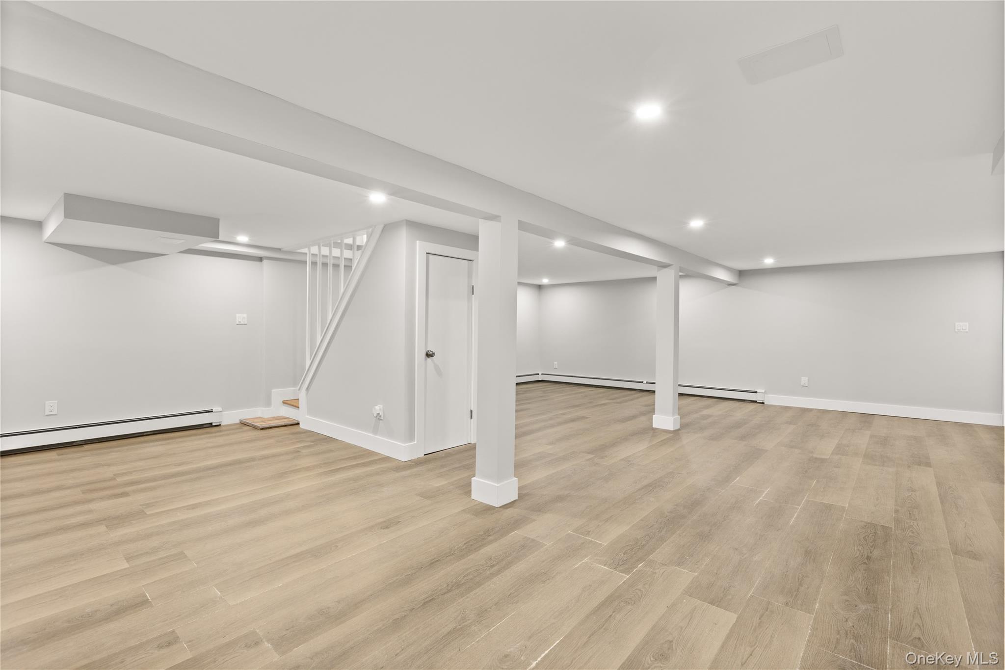 #16 photo, 142 Crooked Hill Road, Саффолк ‖ Huntington Station , NY 11743