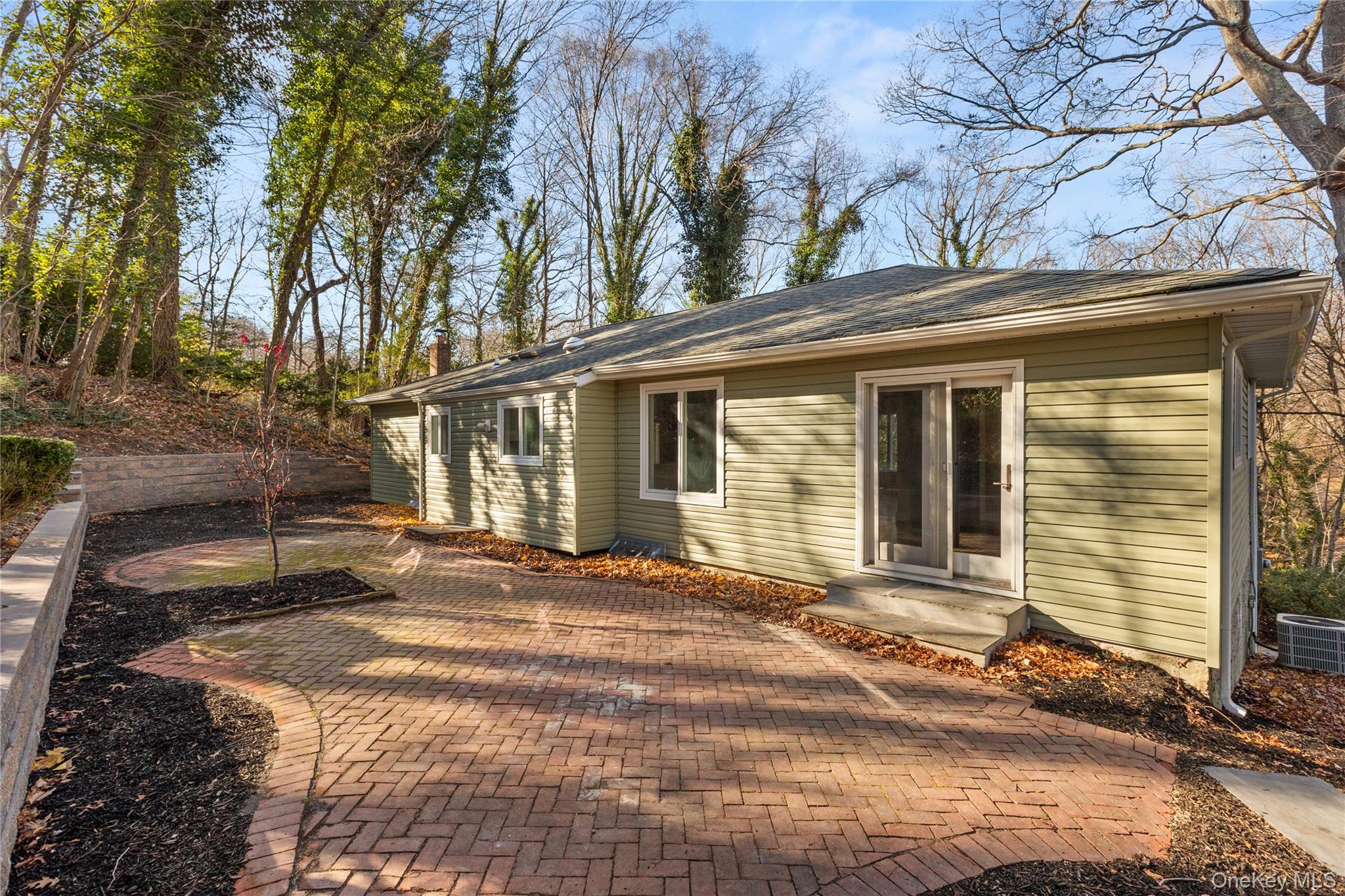 #17 photo, 142 Crooked Hill Road, Саффолк ‖ Huntington Station , NY 11743