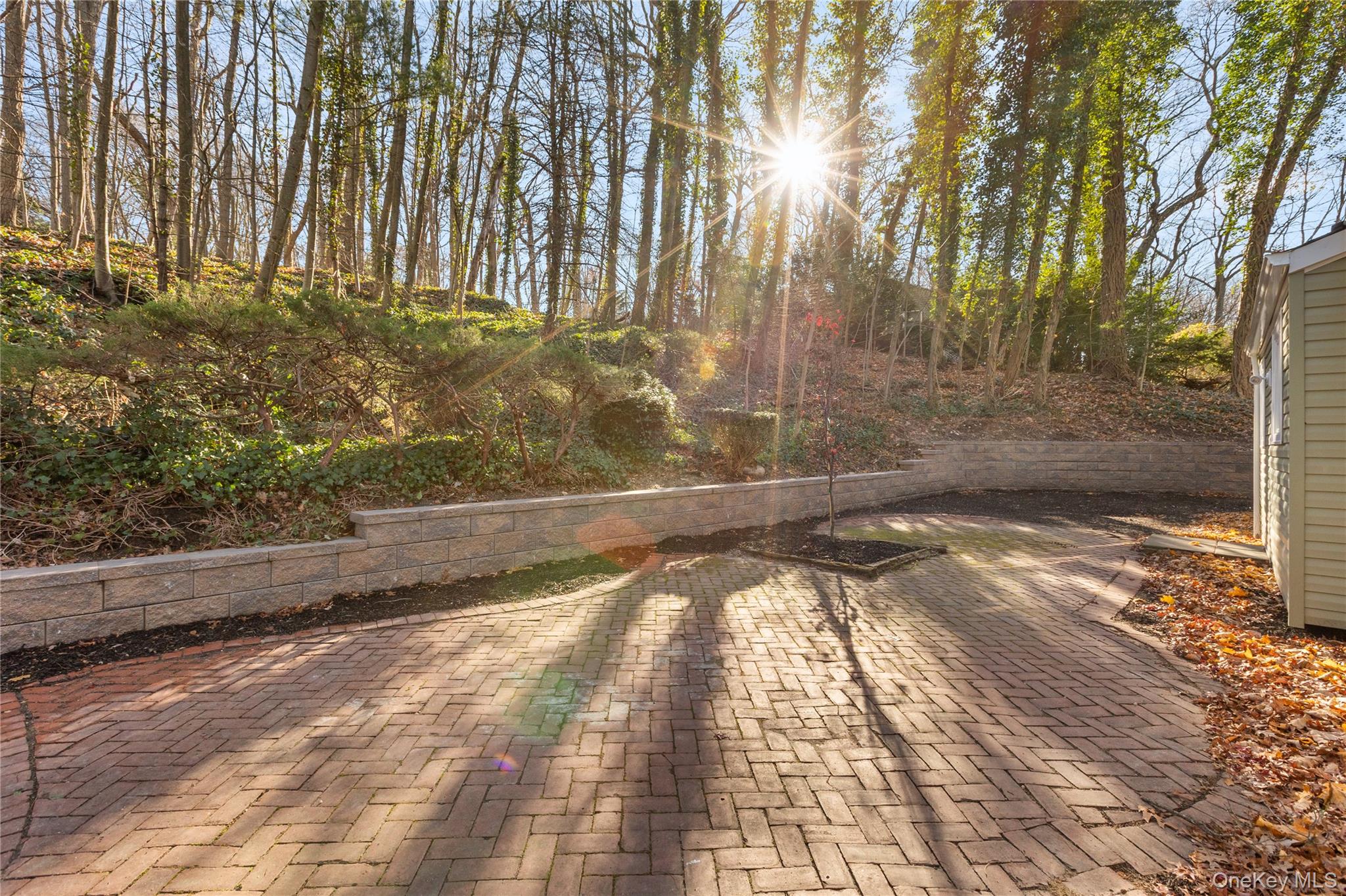 #18 photo, 142 Crooked Hill Road, Саффолк ‖ Huntington Station , NY 11743