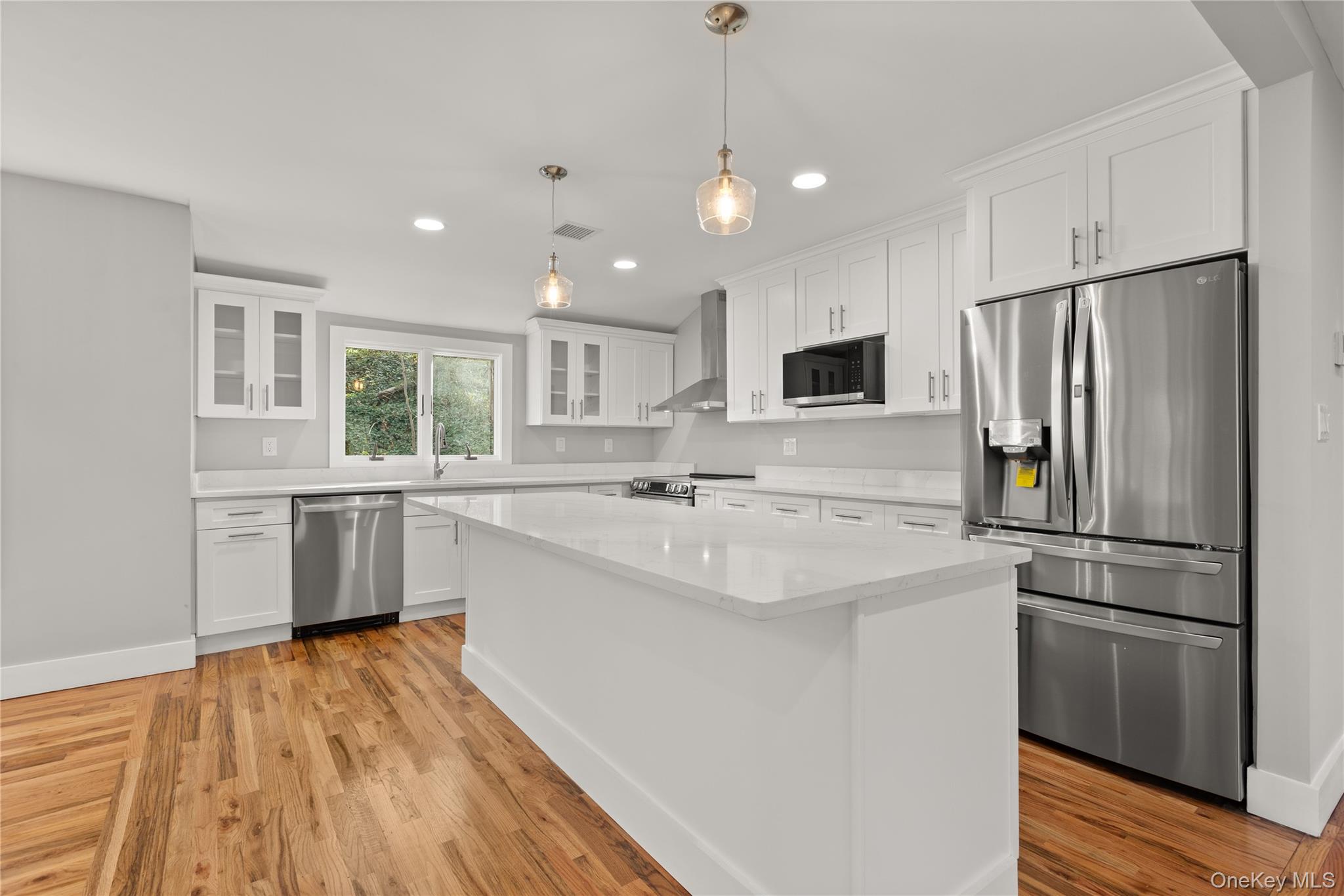 #2 photo, 142 Crooked Hill Road, Саффолк ‖ Huntington Station , NY 11743
