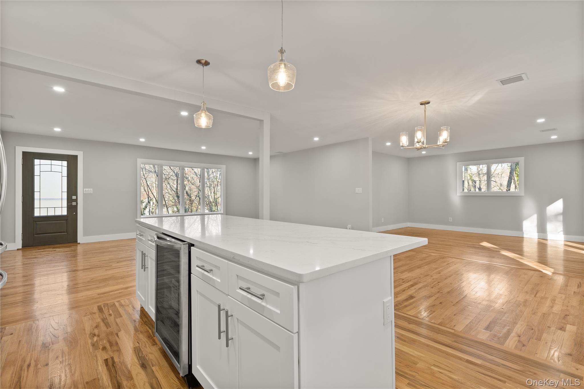 #3 photo, 142 Crooked Hill Road, Саффолк ‖ Huntington Station , NY 11743