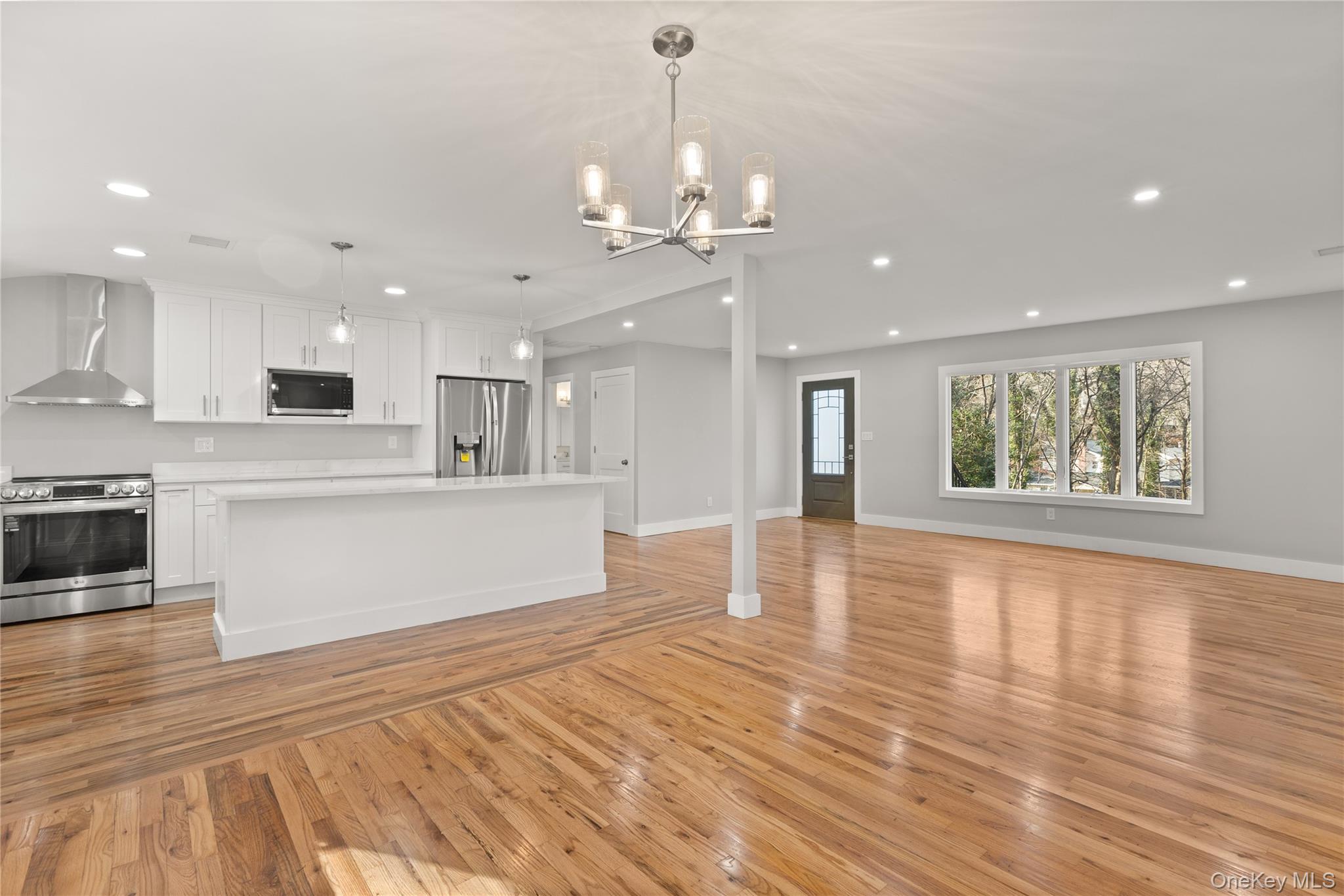 #4 photo, 142 Crooked Hill Road, Саффолк ‖ Huntington Station , NY 11743